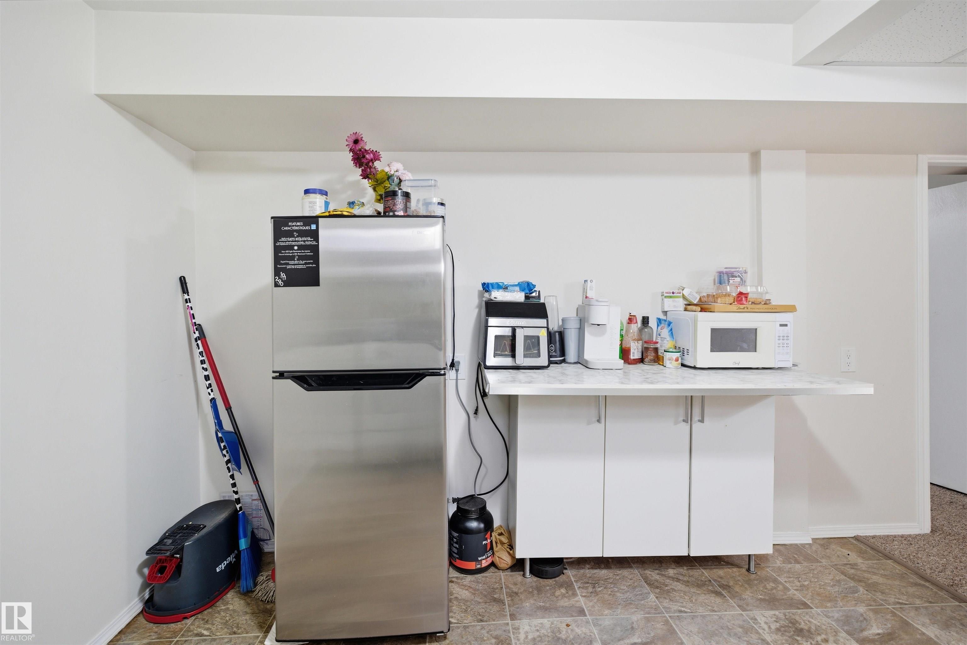 Photo 22 at 16049 95 Avenue NW, Meadowlark Park, Edmonton