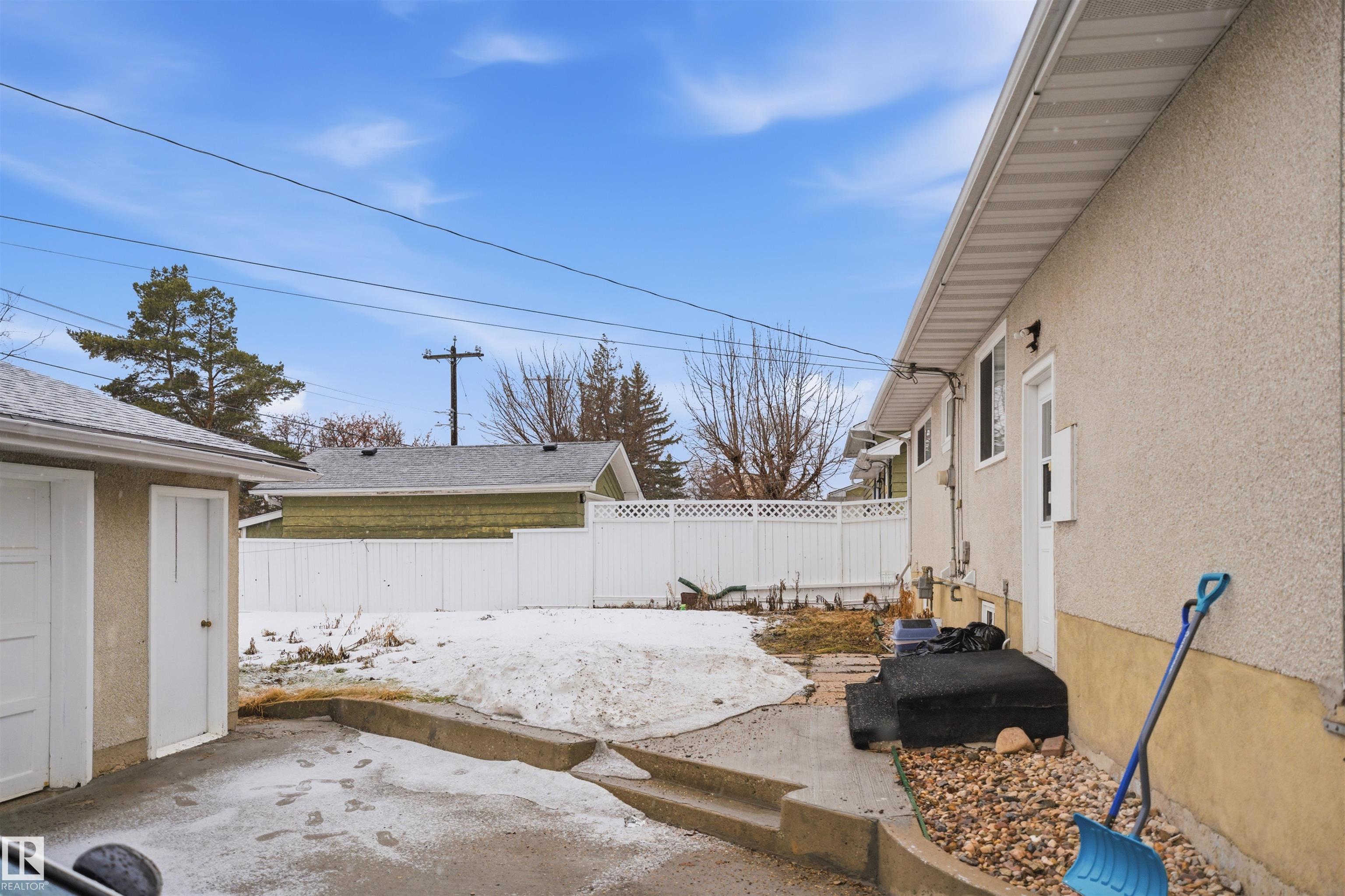 Photo 37 at 16049 95 Avenue NW, Meadowlark Park, Edmonton