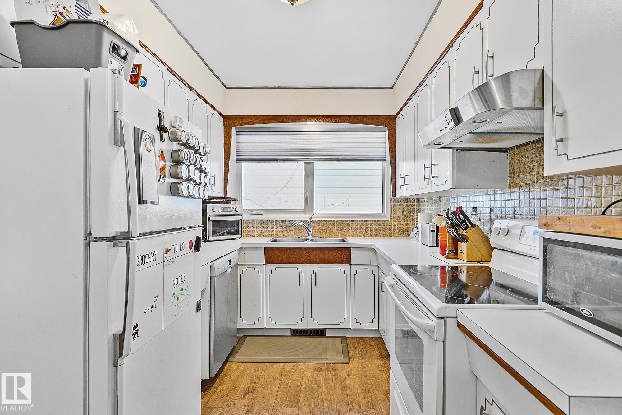 Photo 11 at 8561 89 Street NW, Bonnie Doon, Edmonton