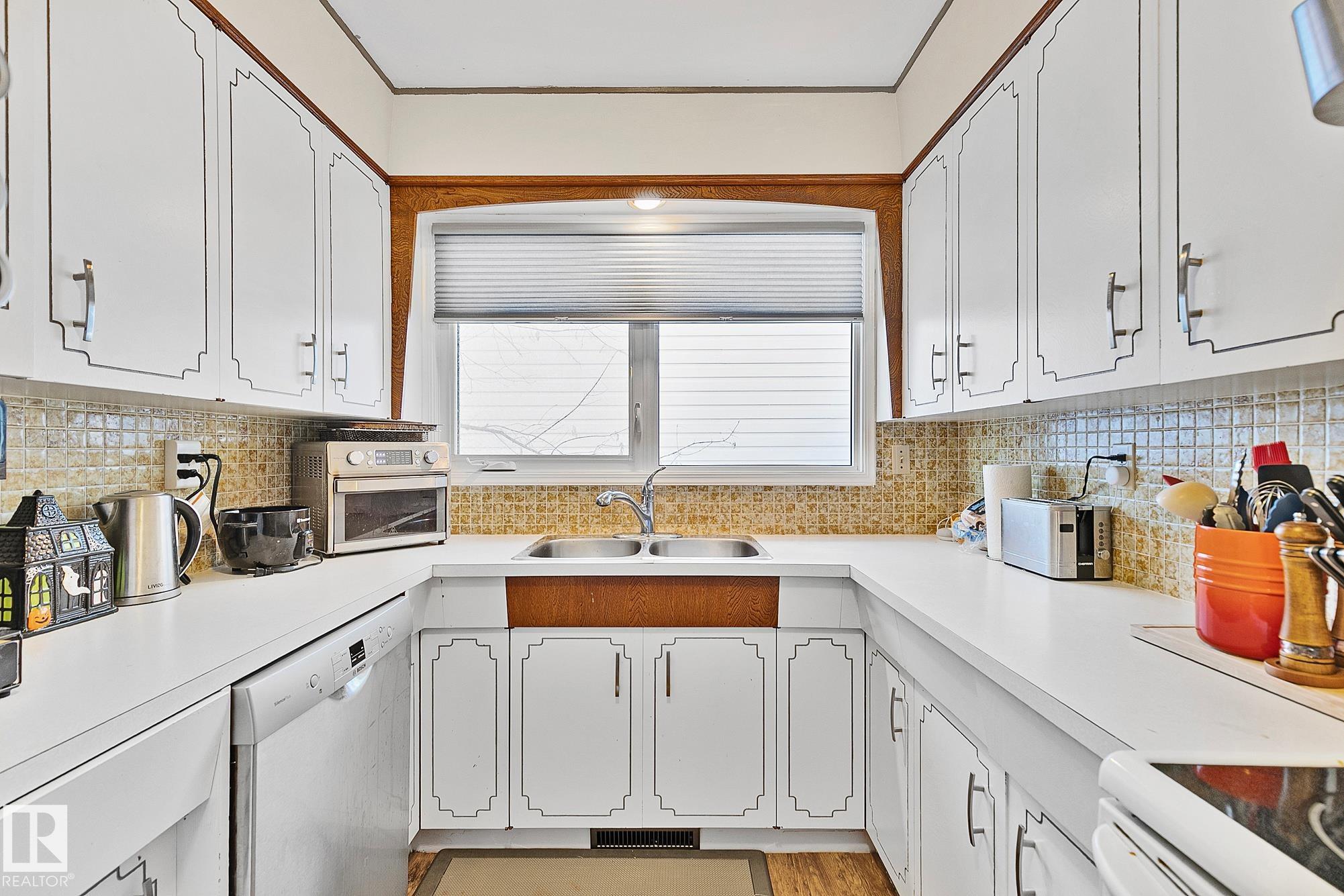 Photo 12 at 8561 89 Street NW, Bonnie Doon, Edmonton