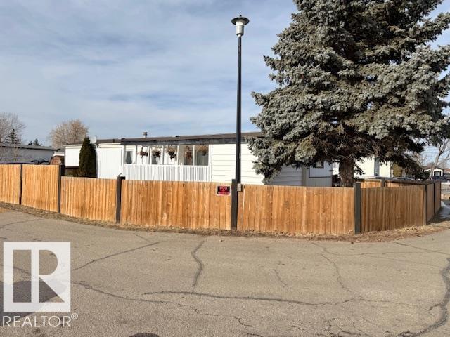 1121 Lakeland Village 2