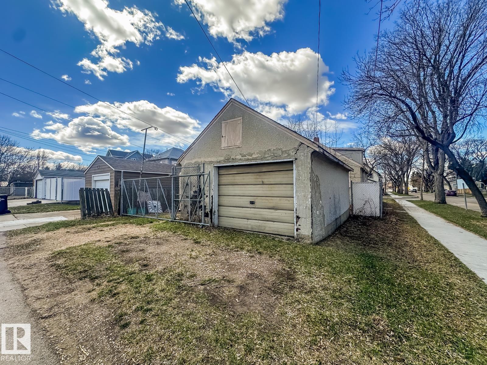 https://zimg.paragon.ice.com/ParagonImages/Property/PM/RAE/225391499/33/0/0/6916153b75530fc94580f6ecced0ebba/1/5acf4e3bb9137923b3b711a16eb5fdc5/225391499-95e6f2f5-d05e-4ca0-9e1c-03dc22e967cd.JPG