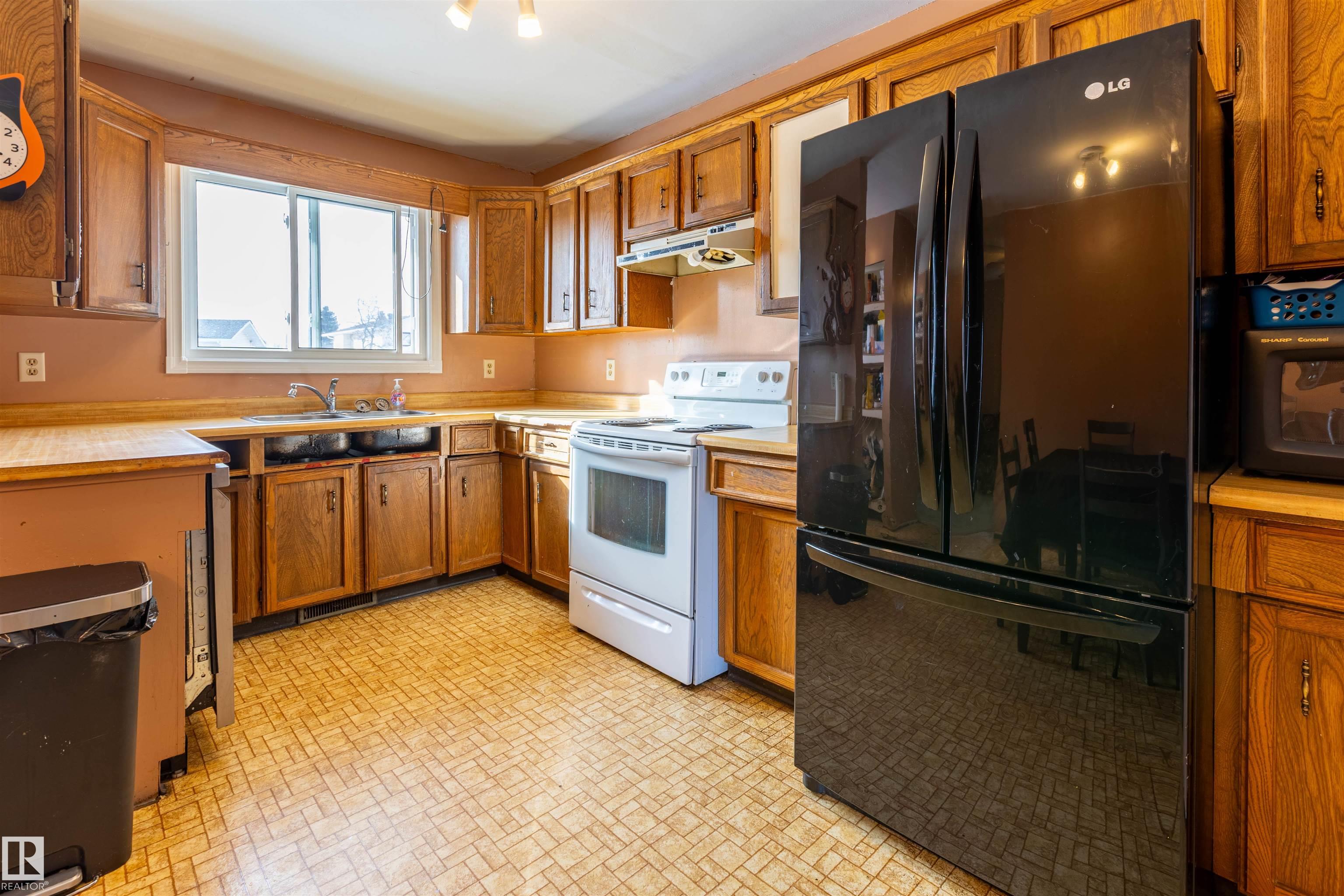 Photo 16 at 207 Grandin Drive, Morinville