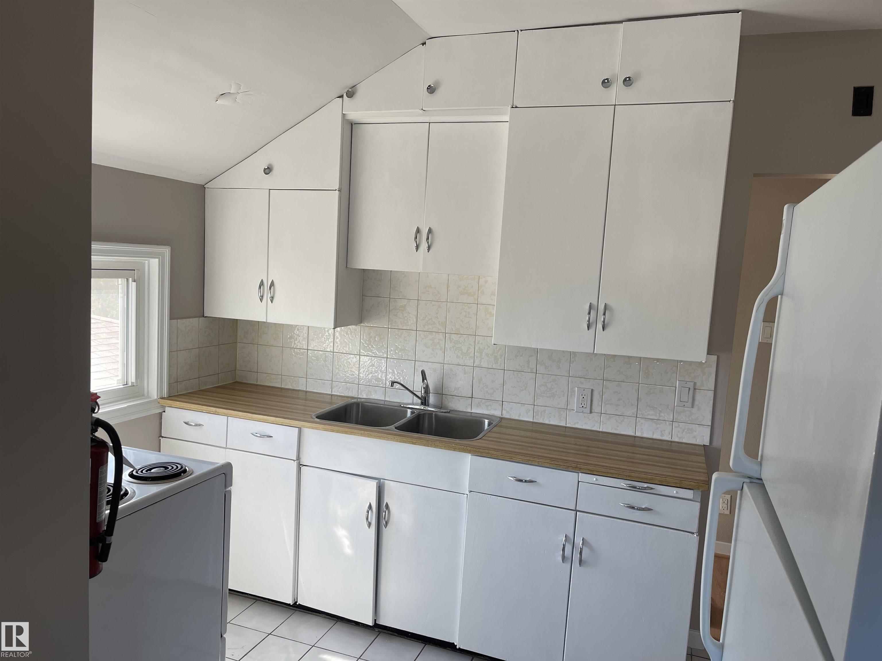 Photo 14 at 11161 96 Street NW, Alberta Avenue, Edmonton