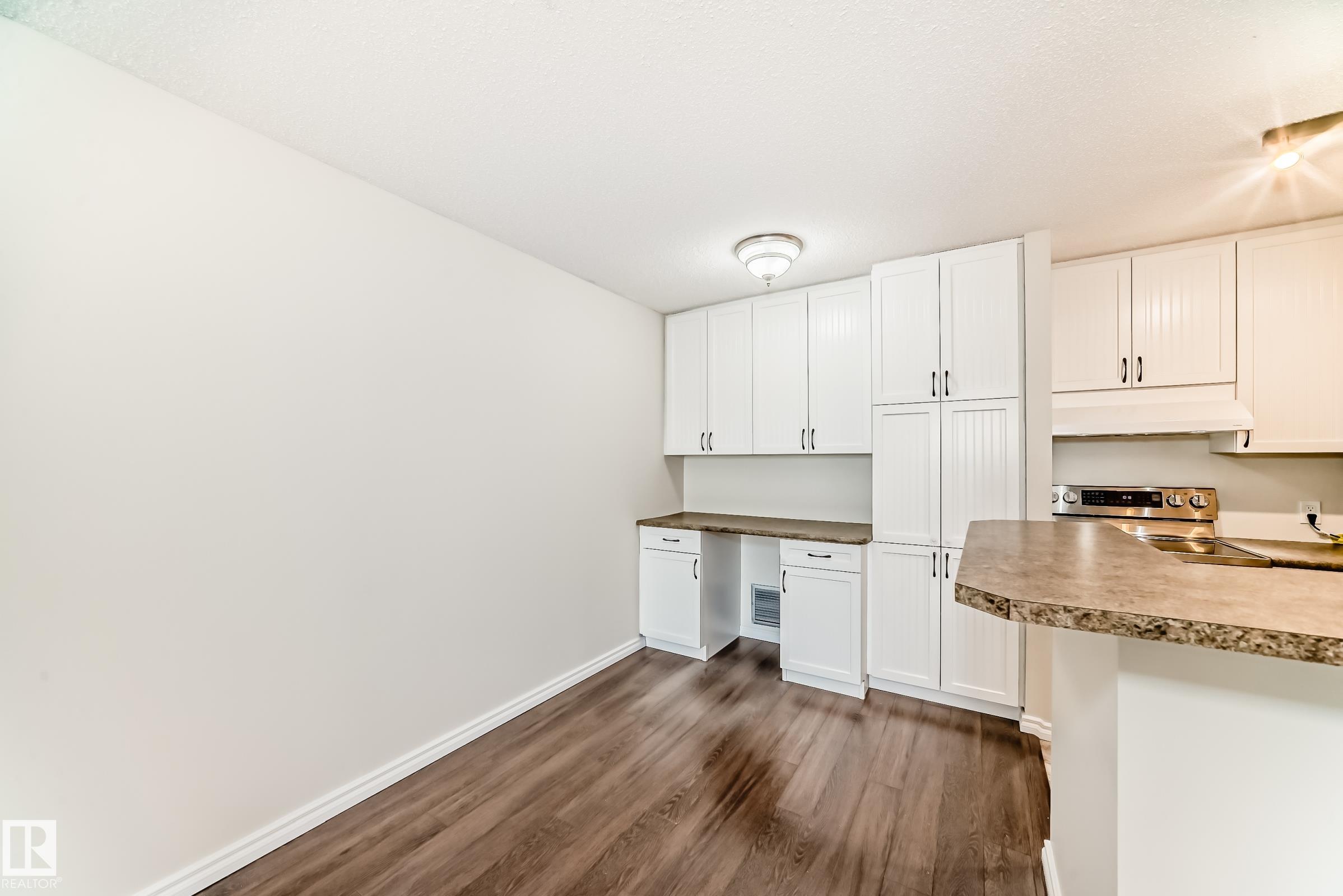 Photo 11 at 1404 - 11307 99 Avenue NW, Wîhkwêntôwin, Edmonton