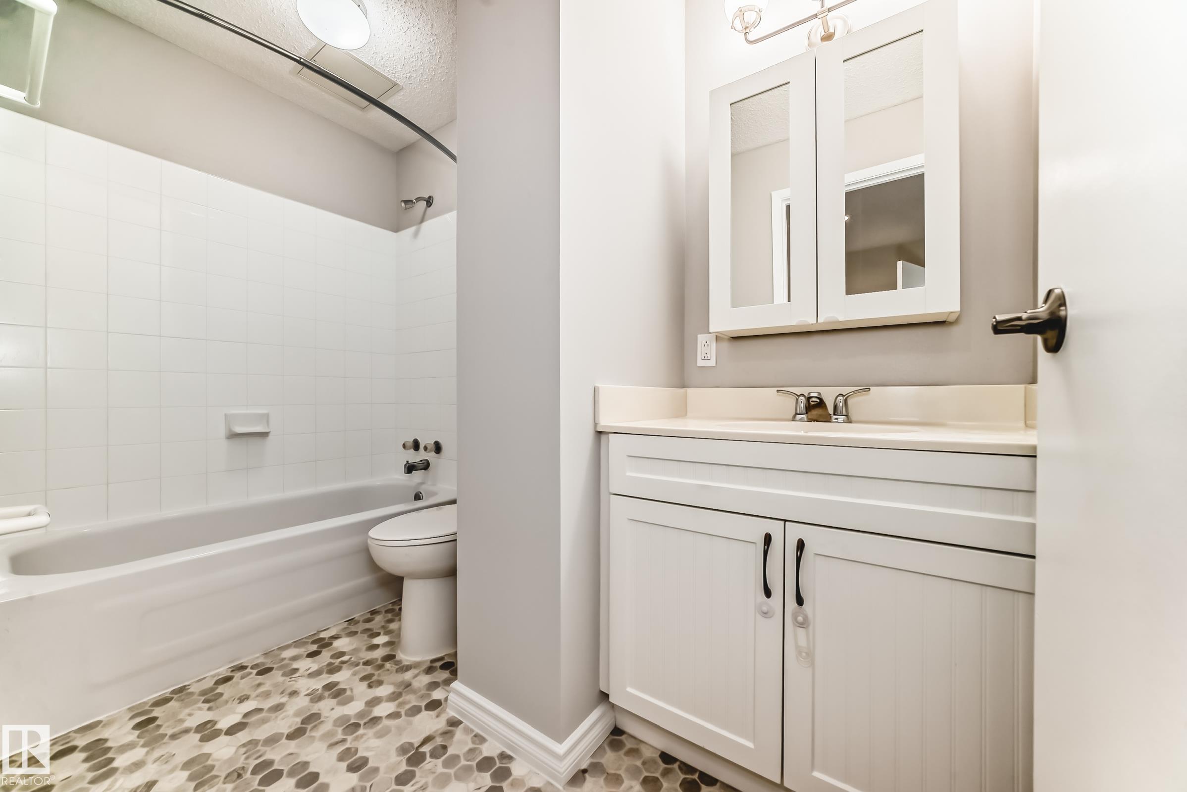 Photo 20 at 1404 - 11307 99 Avenue NW, Wîhkwêntôwin, Edmonton