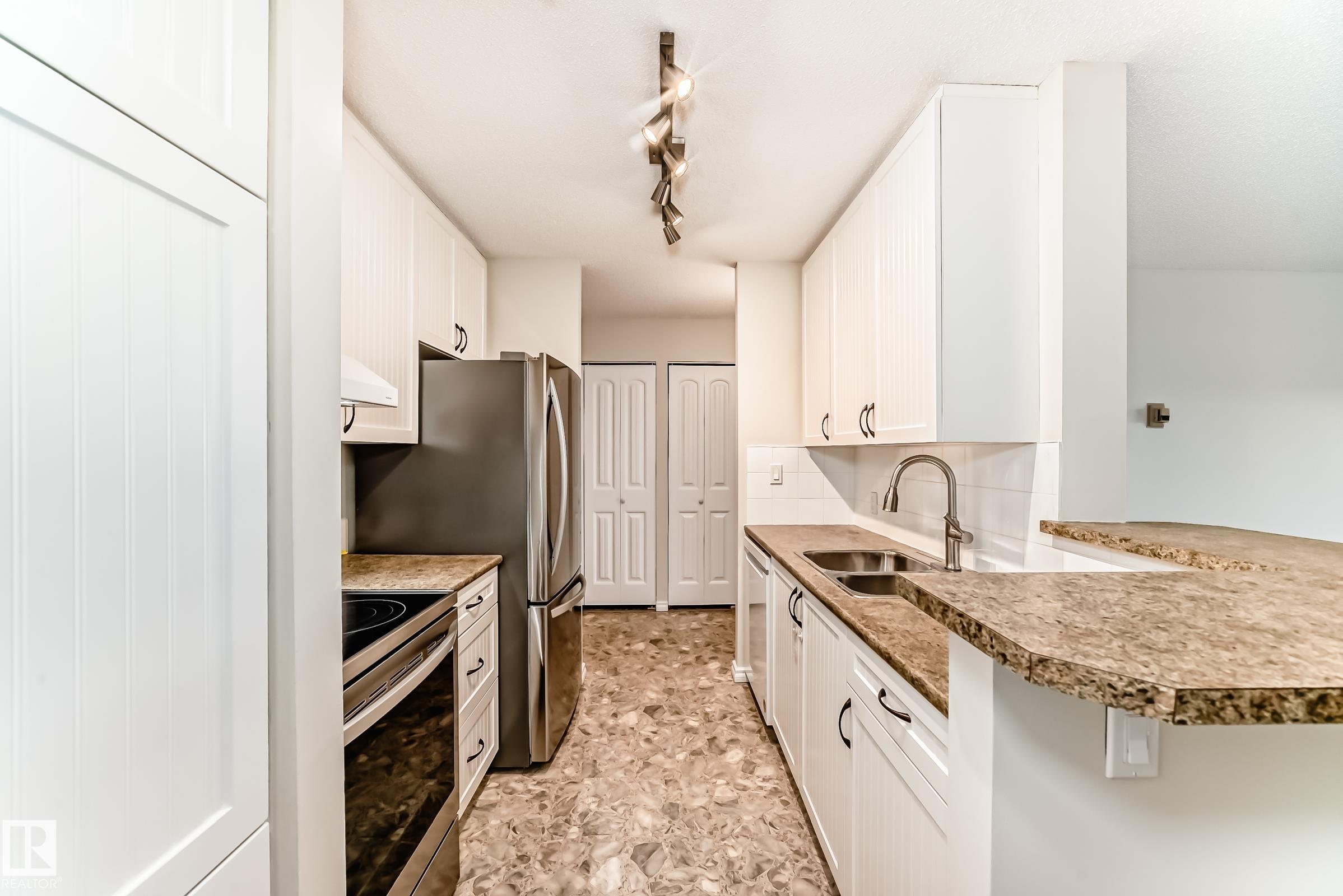 Photo 6 at 1404 - 11307 99 Avenue NW, Wîhkwêntôwin, Edmonton