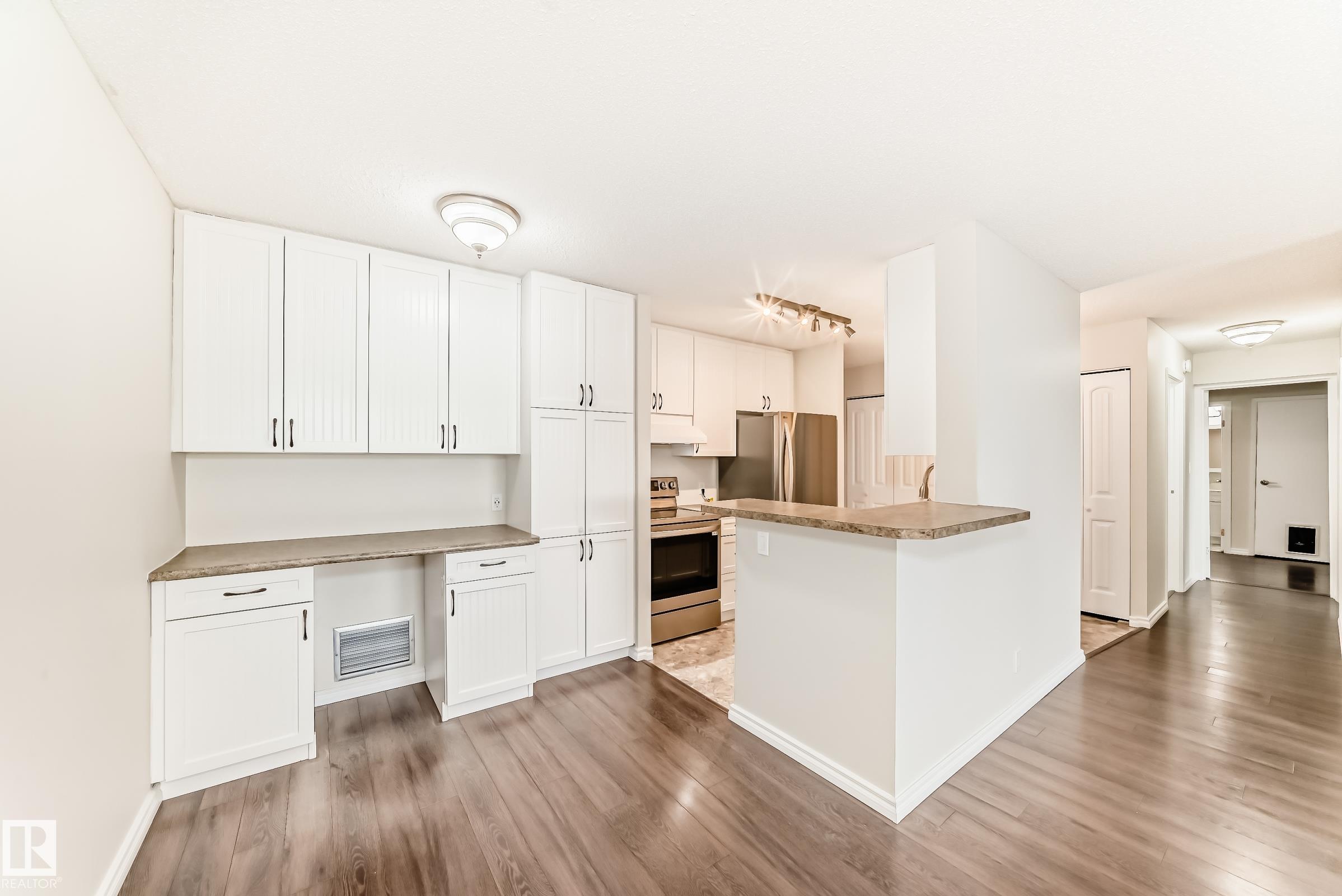 Photo 9 at 1404 - 11307 99 Avenue NW, Wîhkwêntôwin, Edmonton