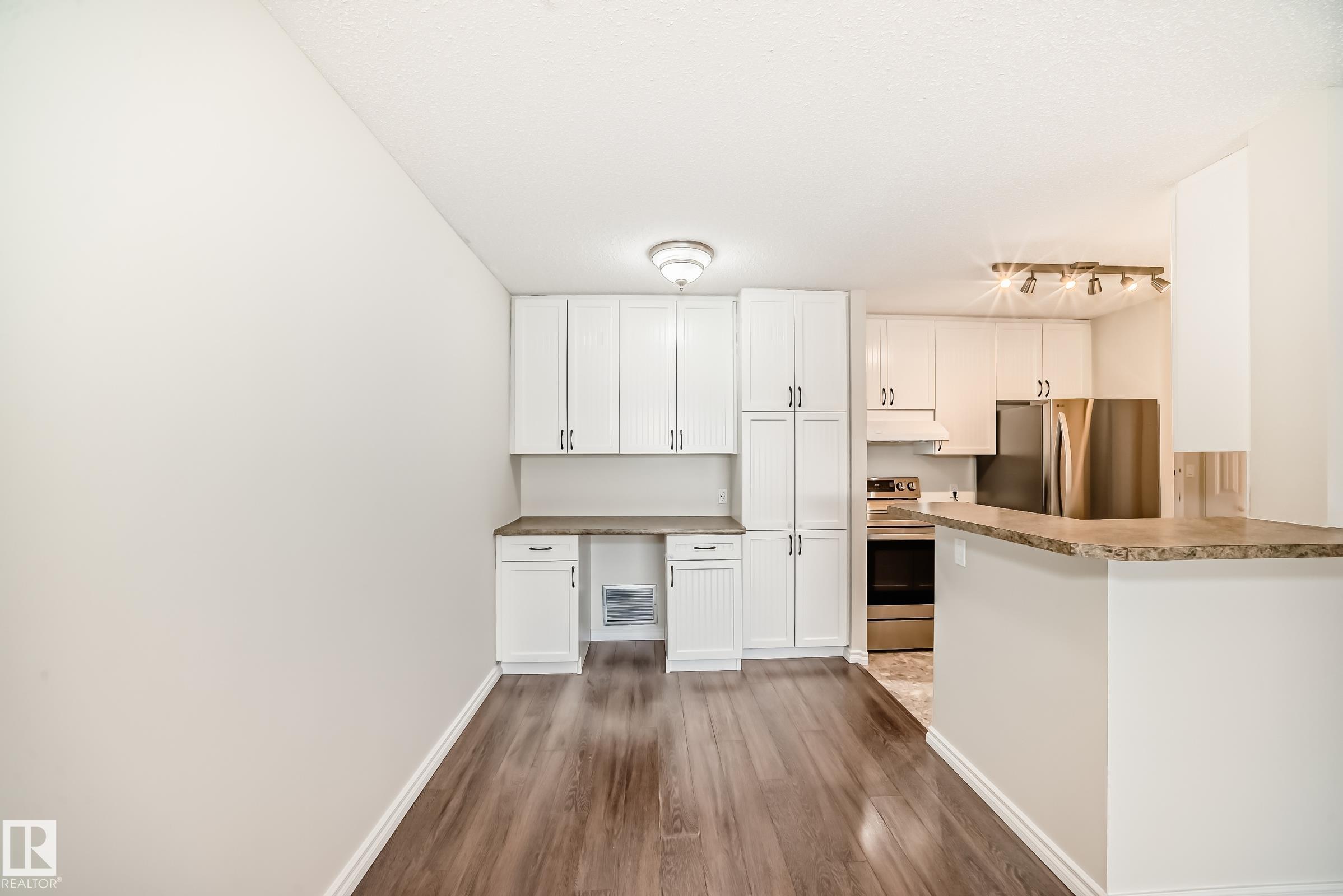 Photo 10 at 1404 - 11307 99 Avenue NW, Wîhkwêntôwin, Edmonton