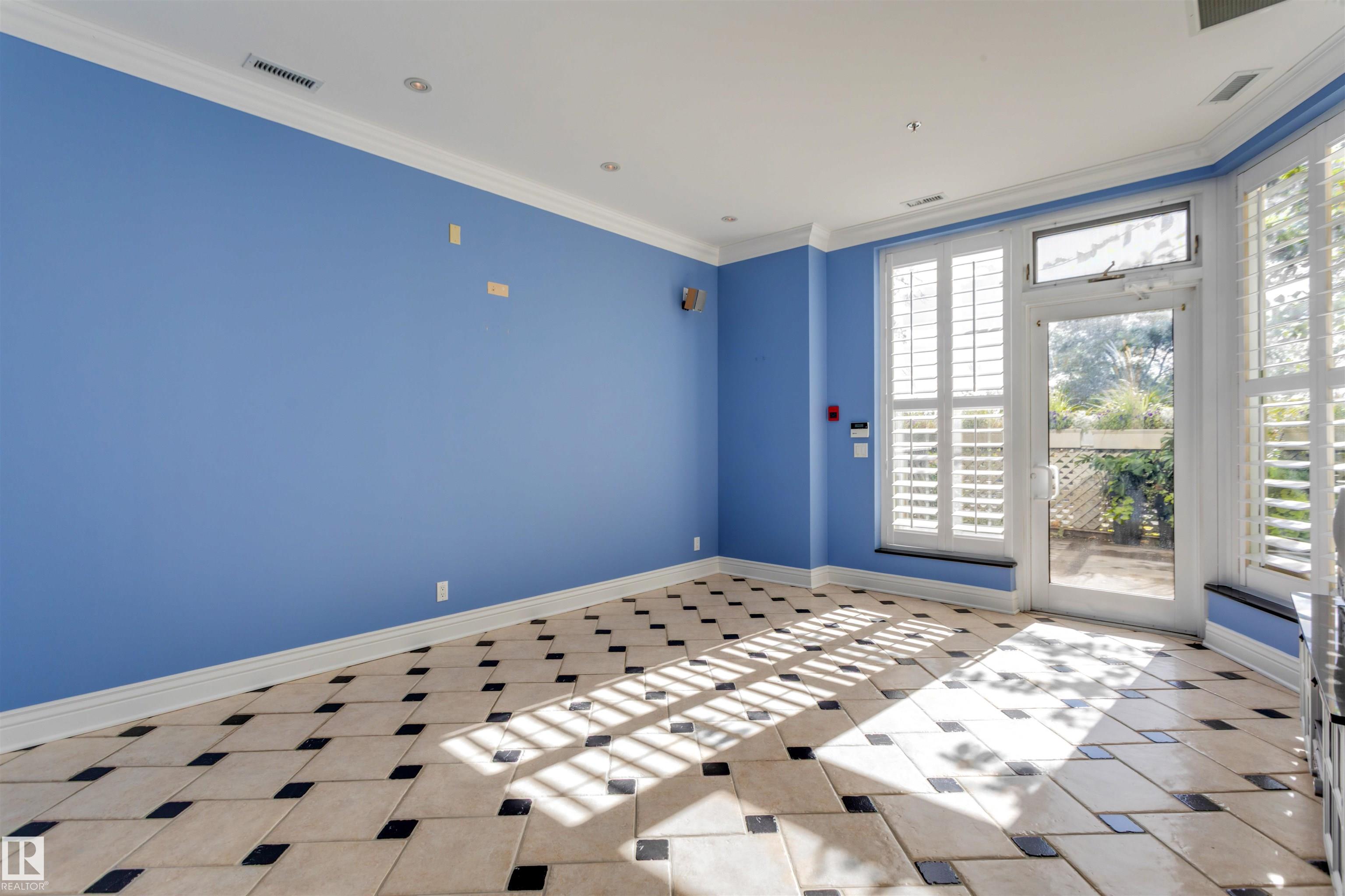 Photo 21 at 102 - 11826 100, Wîhkwêntôwin, Edmonton