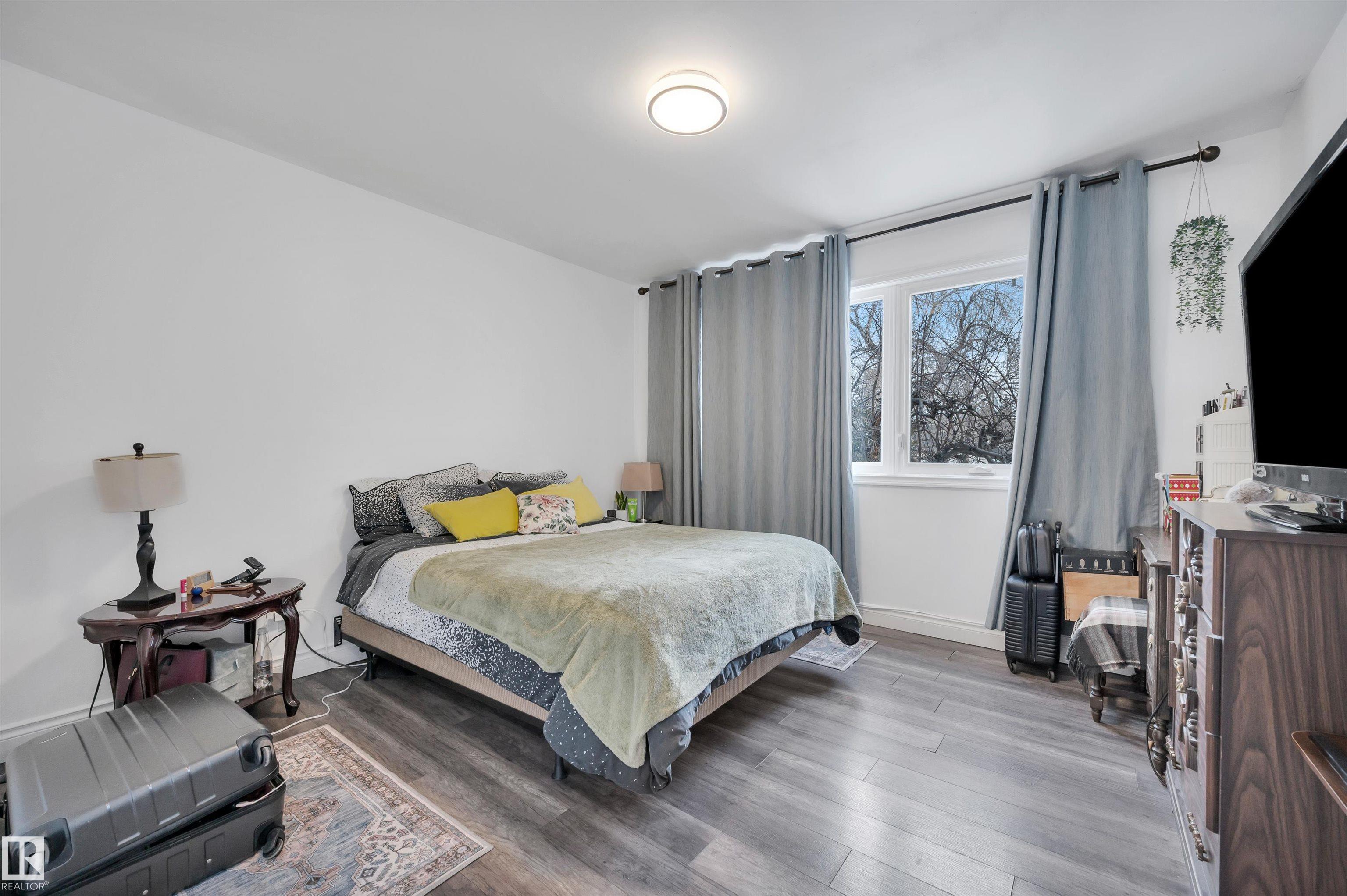 Photo 16 at 12436 75 Street NW, Elmwood Park, Edmonton