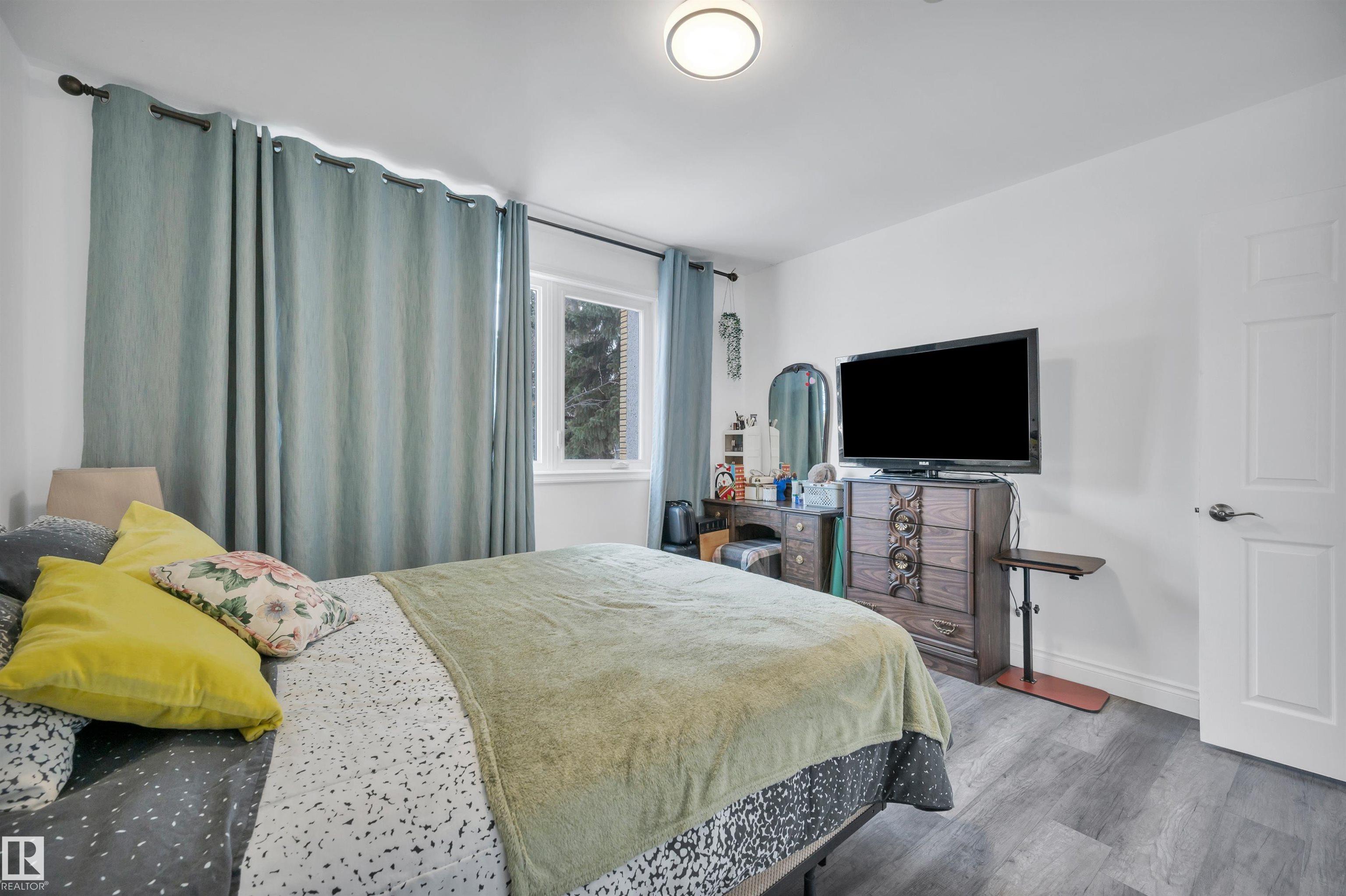 Photo 17 at 12436 75 Street NW, Elmwood Park, Edmonton