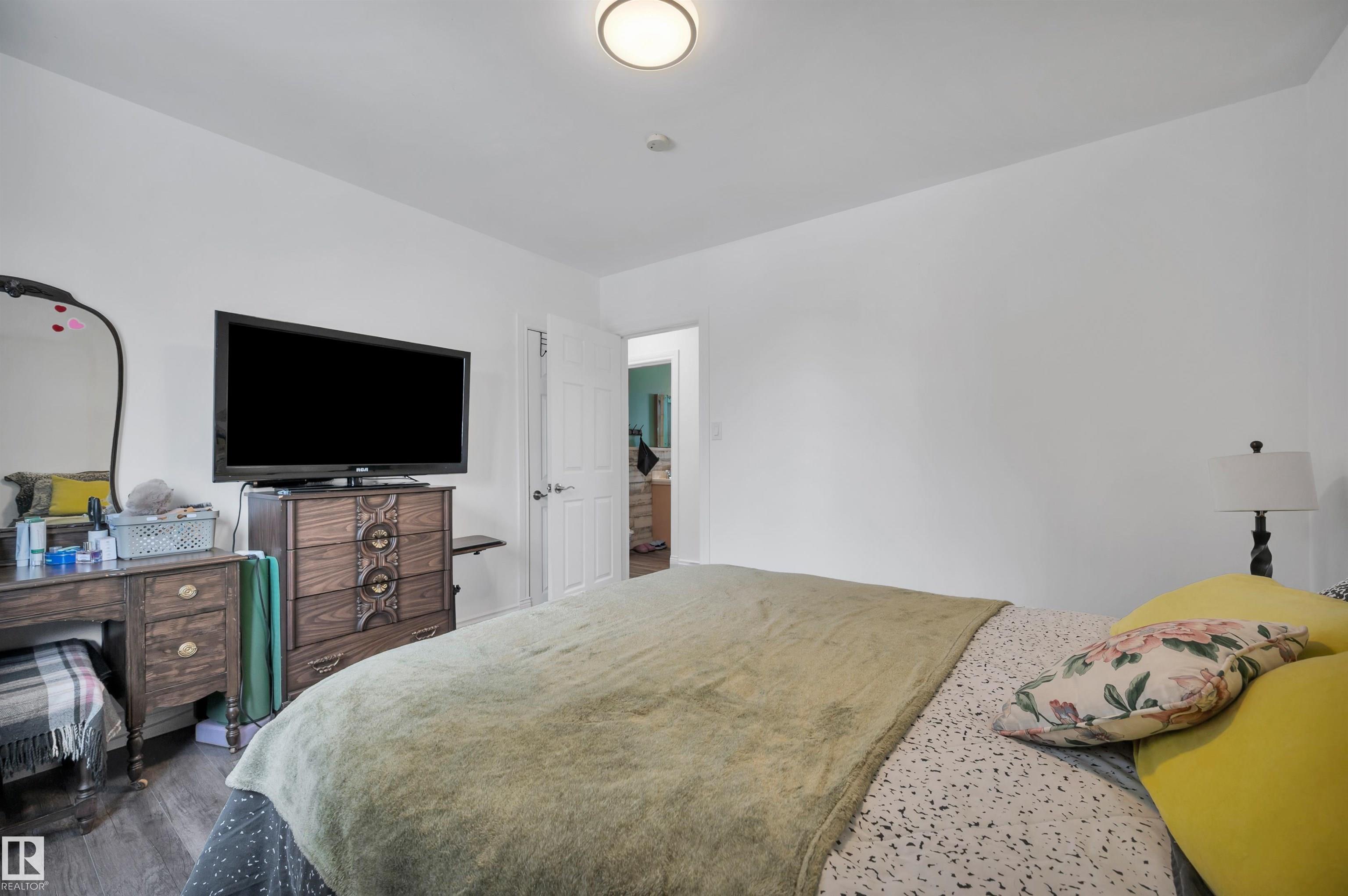 Photo 18 at 12436 75 Street NW, Elmwood Park, Edmonton