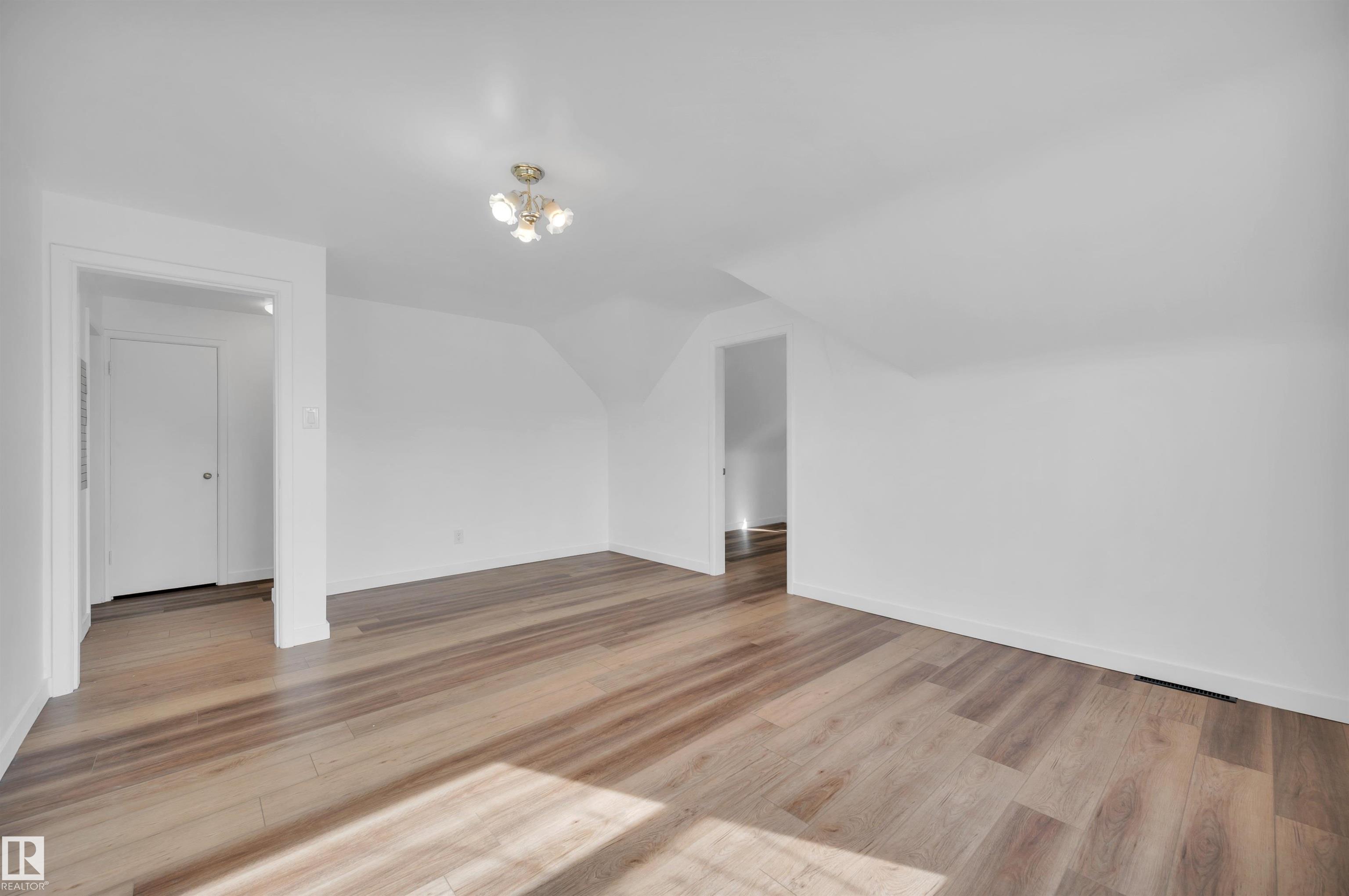 Photo 23 at 12436 75 Street NW, Elmwood Park, Edmonton