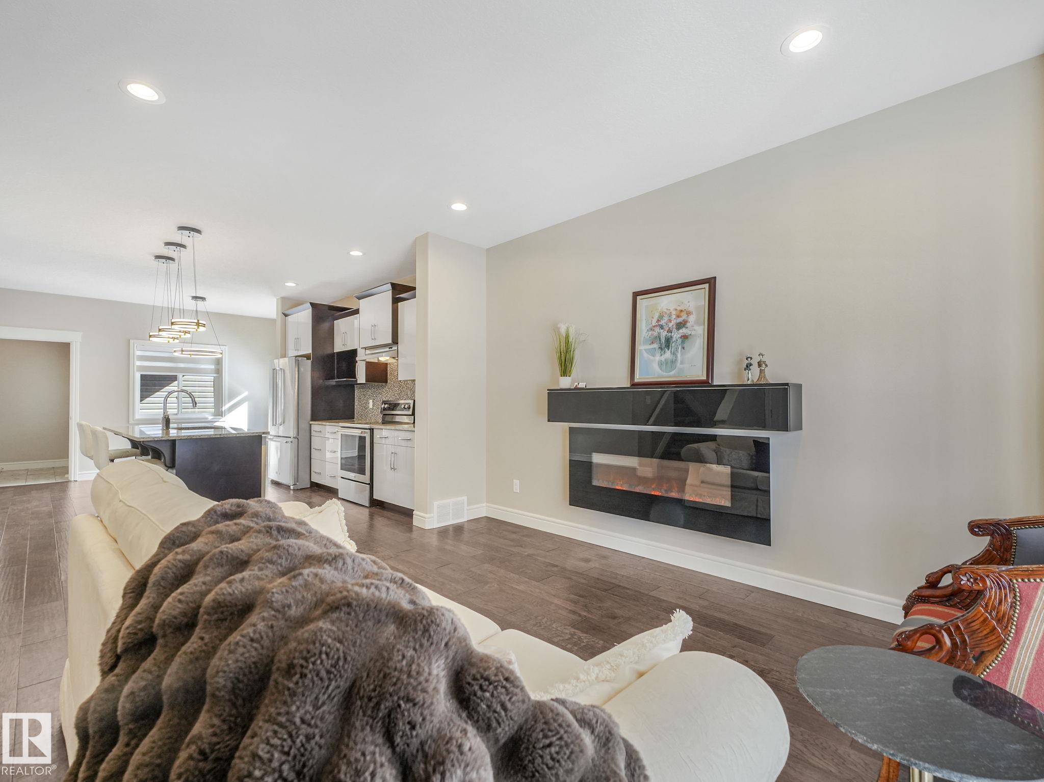 Photo 6 at 2 - 10319 120 Street NW, Wîhkwêntôwin, Edmonton