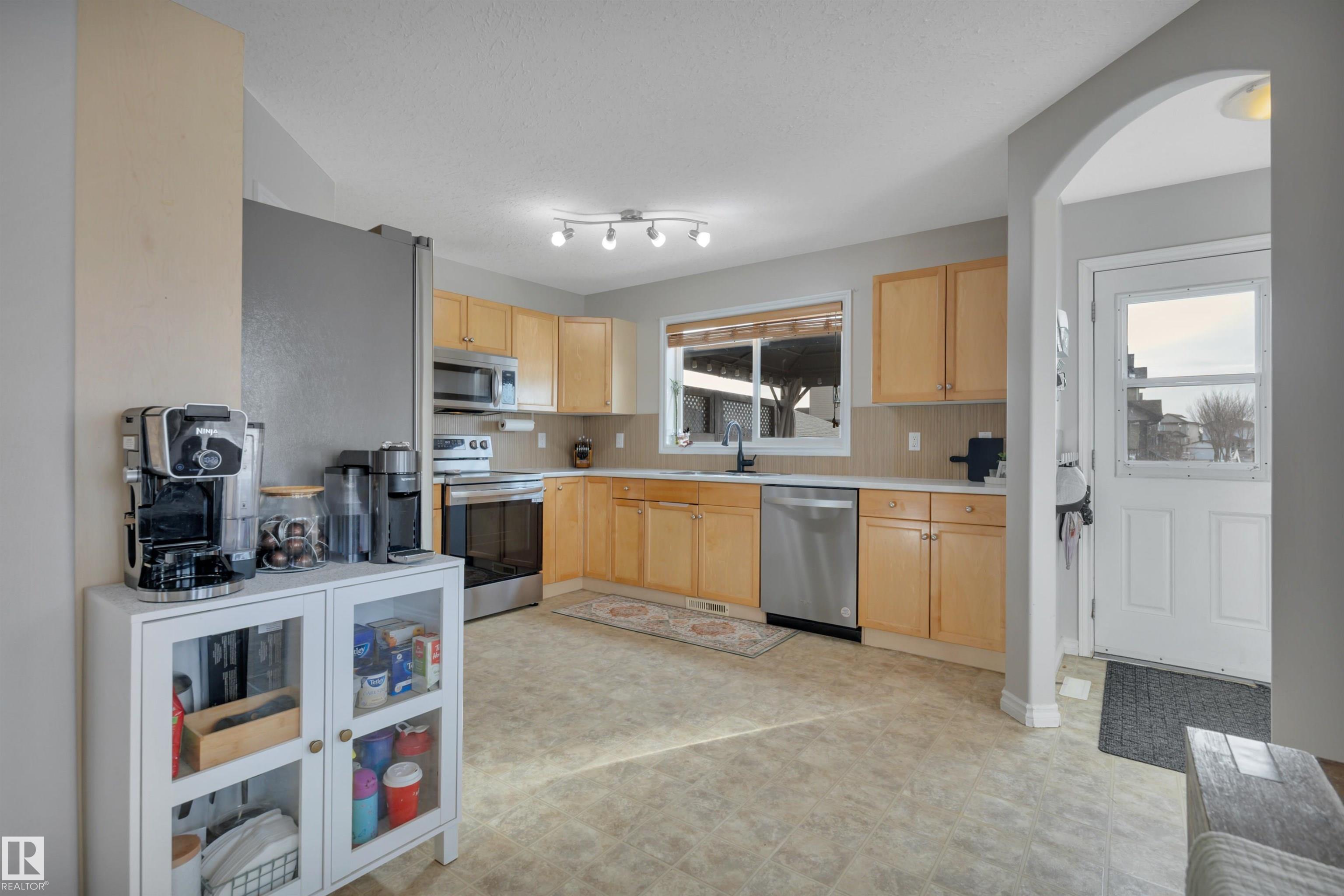 Photo 19 at 79 Suntree Promenade, Suntree, Leduc