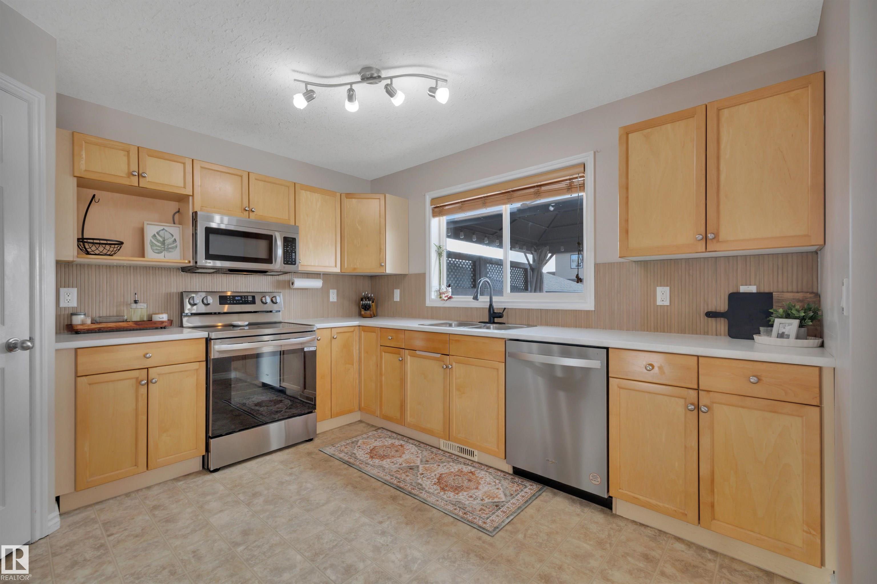 Photo 20 at 79 Suntree Promenade, Suntree, Leduc