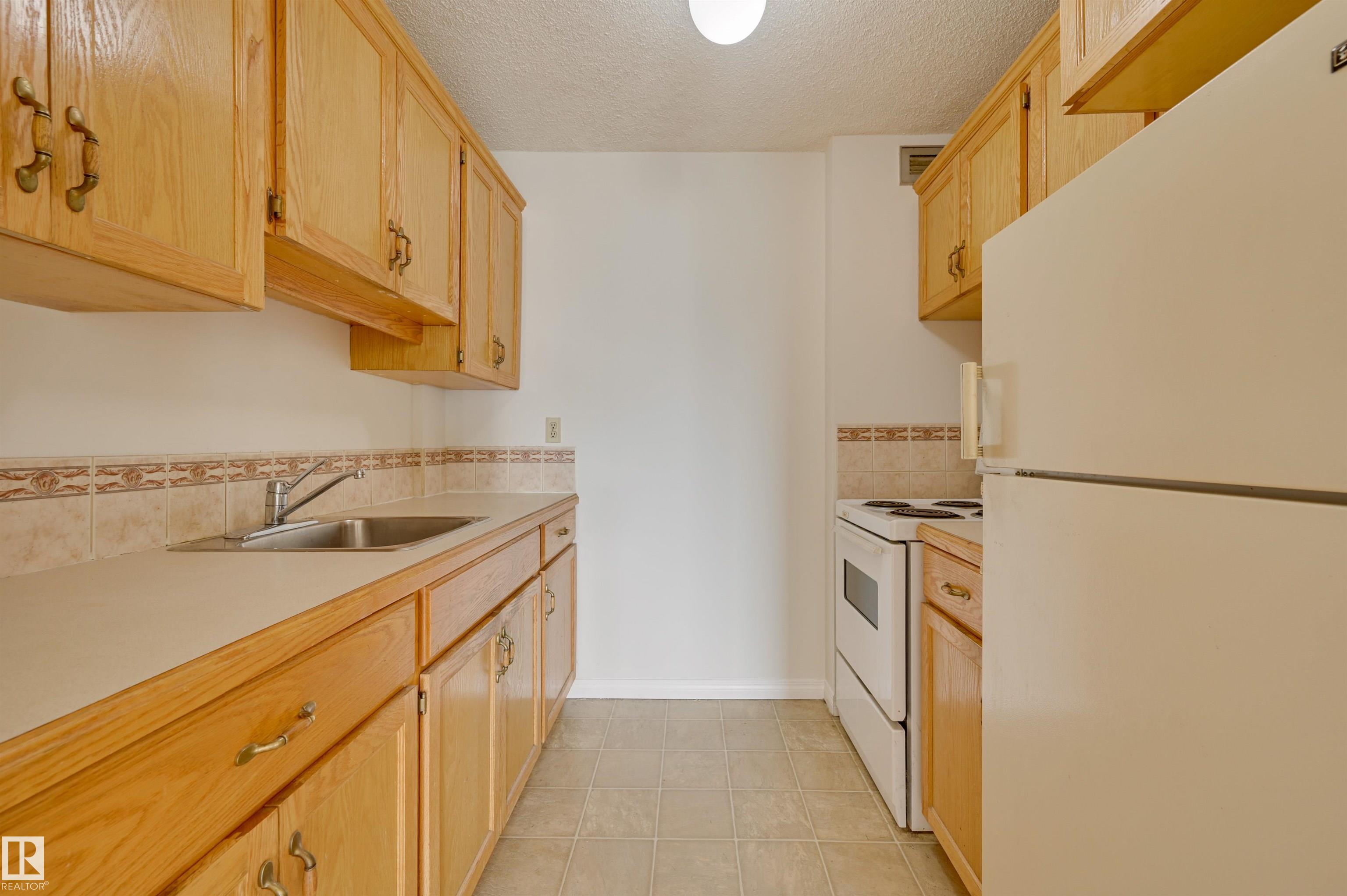 Photo 16 at 802 - 10011 116 Street NW, Wîhkwêntôwin, Edmonton