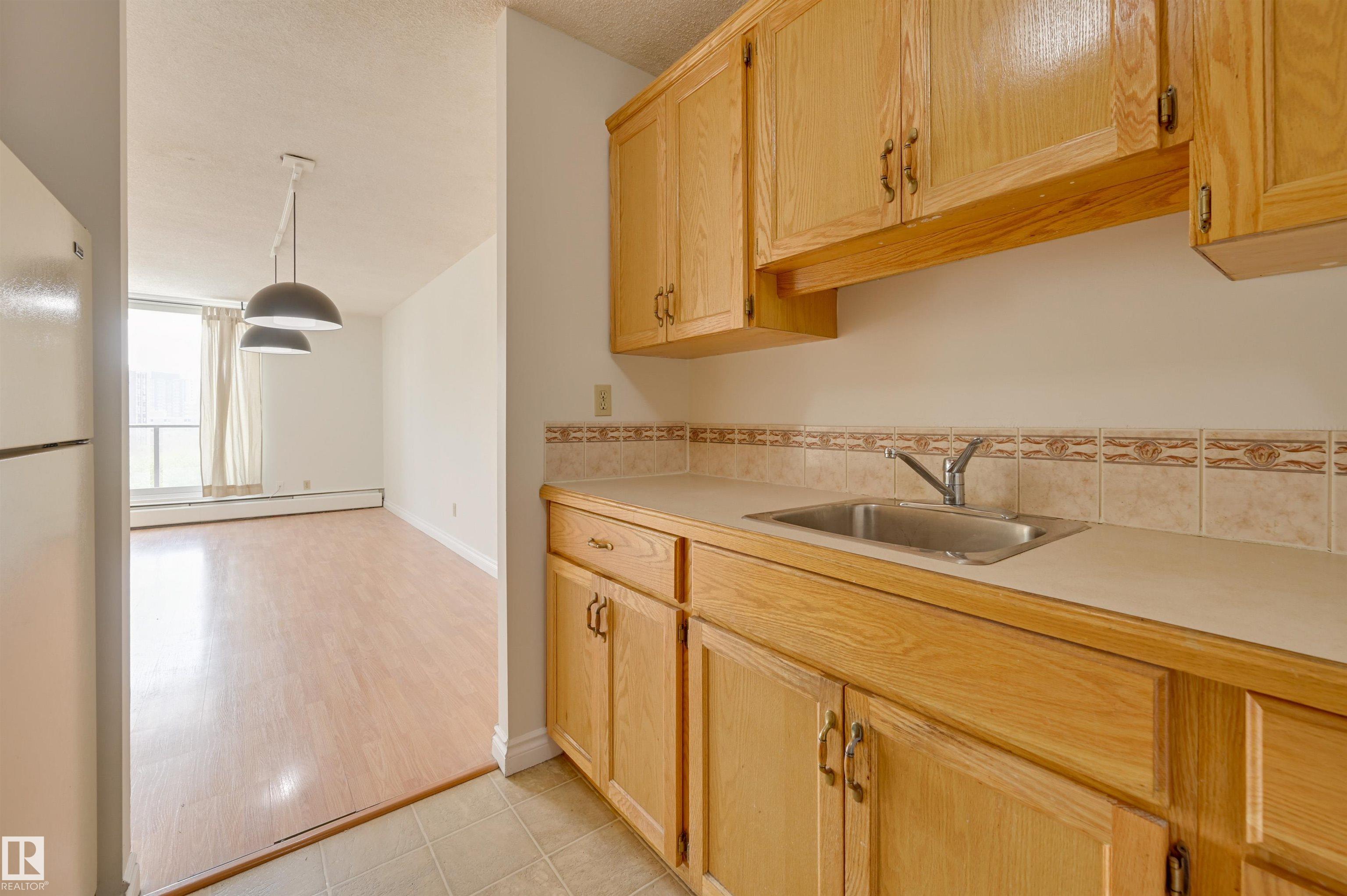 Photo 18 at 802 - 10011 116 Street NW, Wîhkwêntôwin, Edmonton