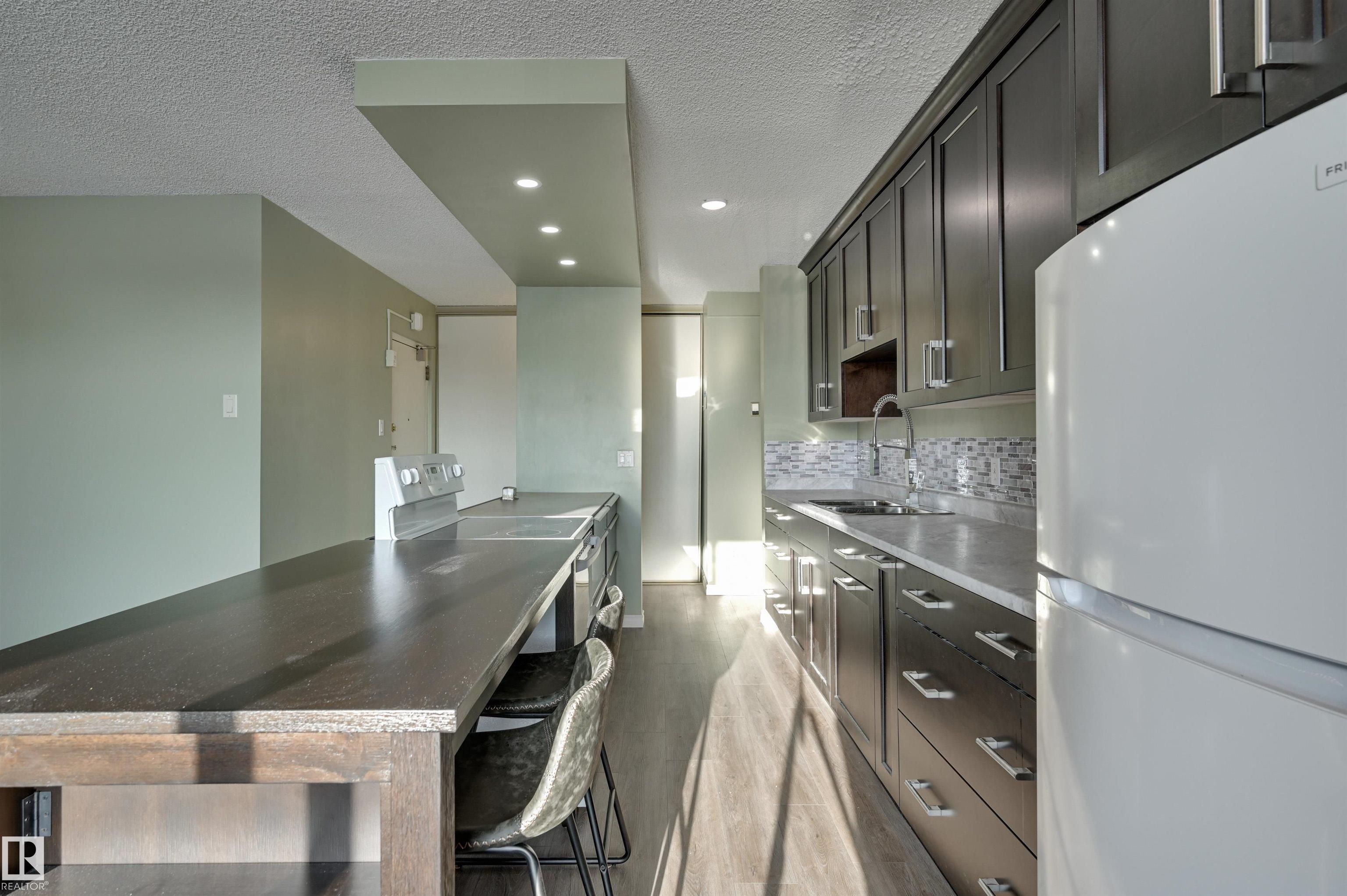 Photo 12 at 1003 - 10155 114 Street NW, Wîhkwêntôwin, Edmonton