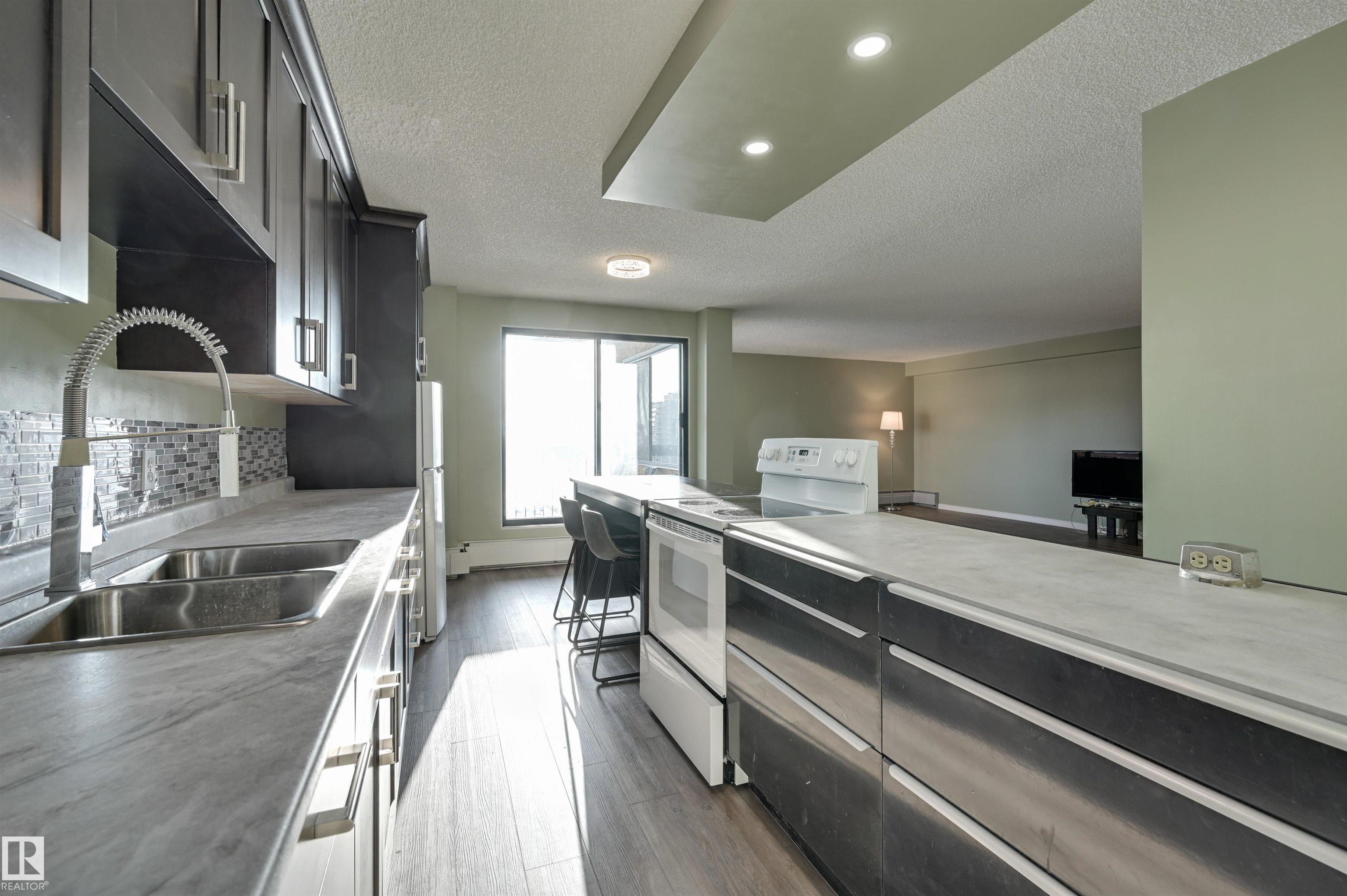 Photo 13 at 1003 - 10155 114 Street NW, Wîhkwêntôwin, Edmonton