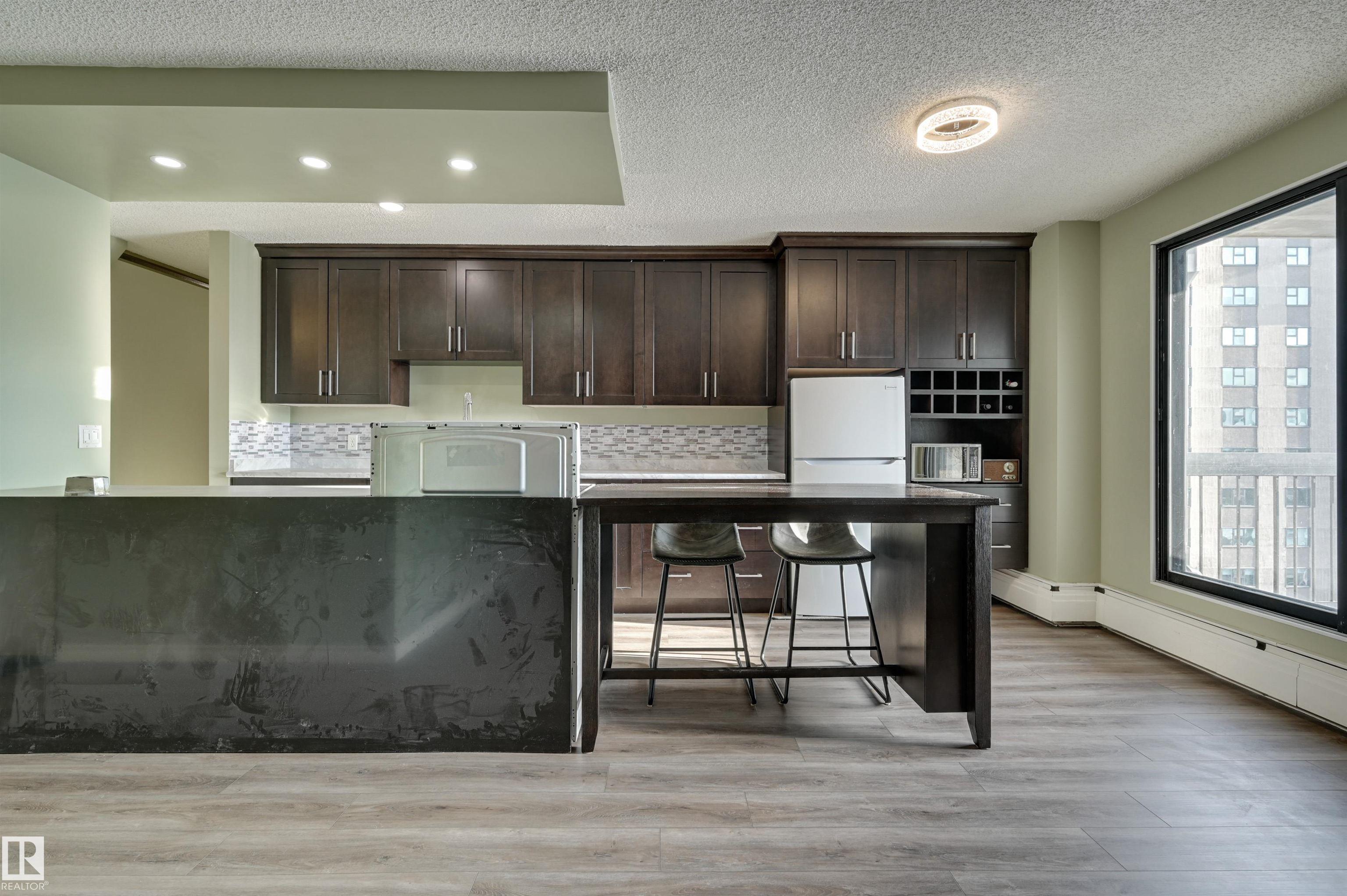 Photo 9 at 1003 - 10155 114 Street NW, Wîhkwêntôwin, Edmonton