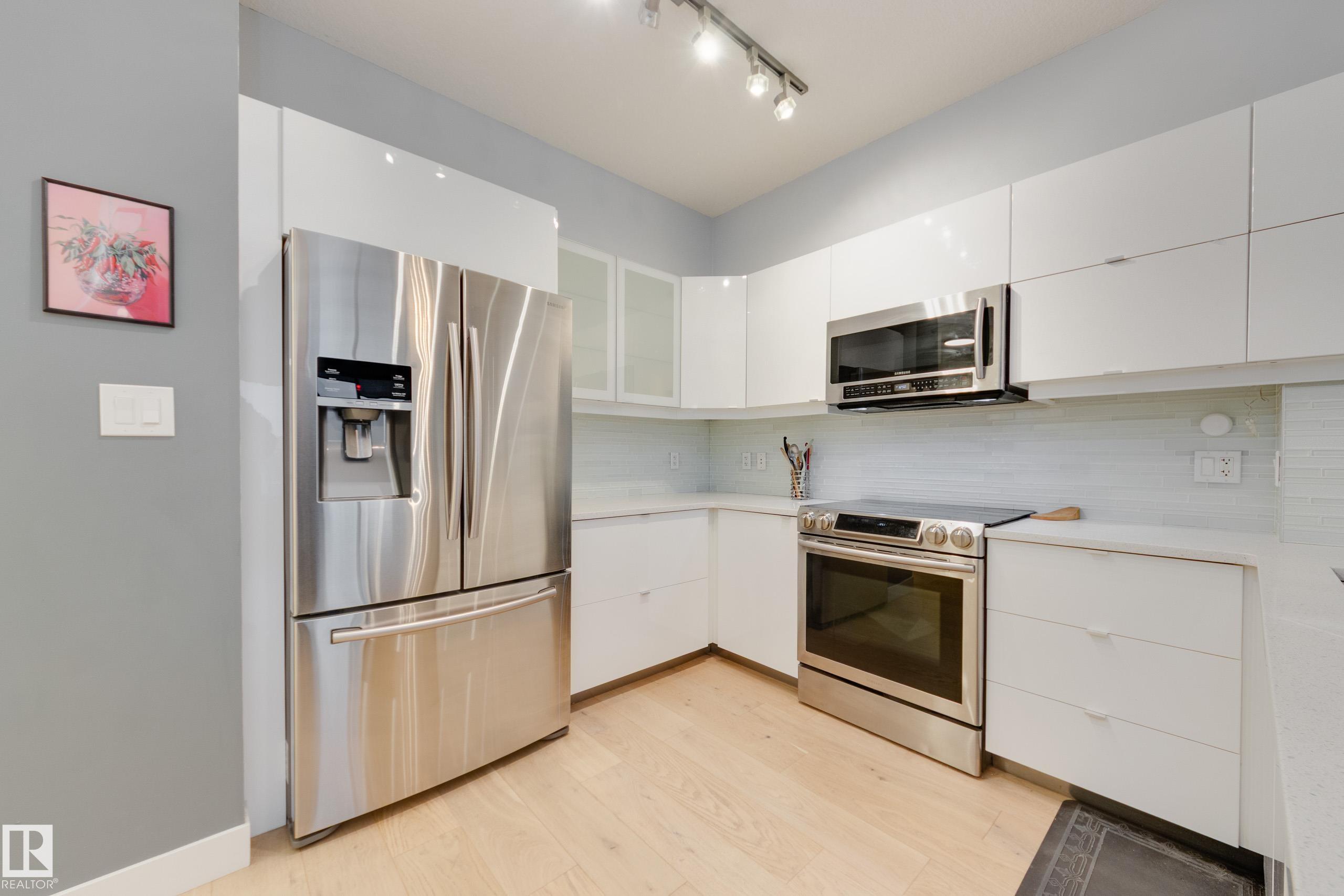 Photo 7 at 2004 - 10152 104 Street NW, Downtown, Edmonton