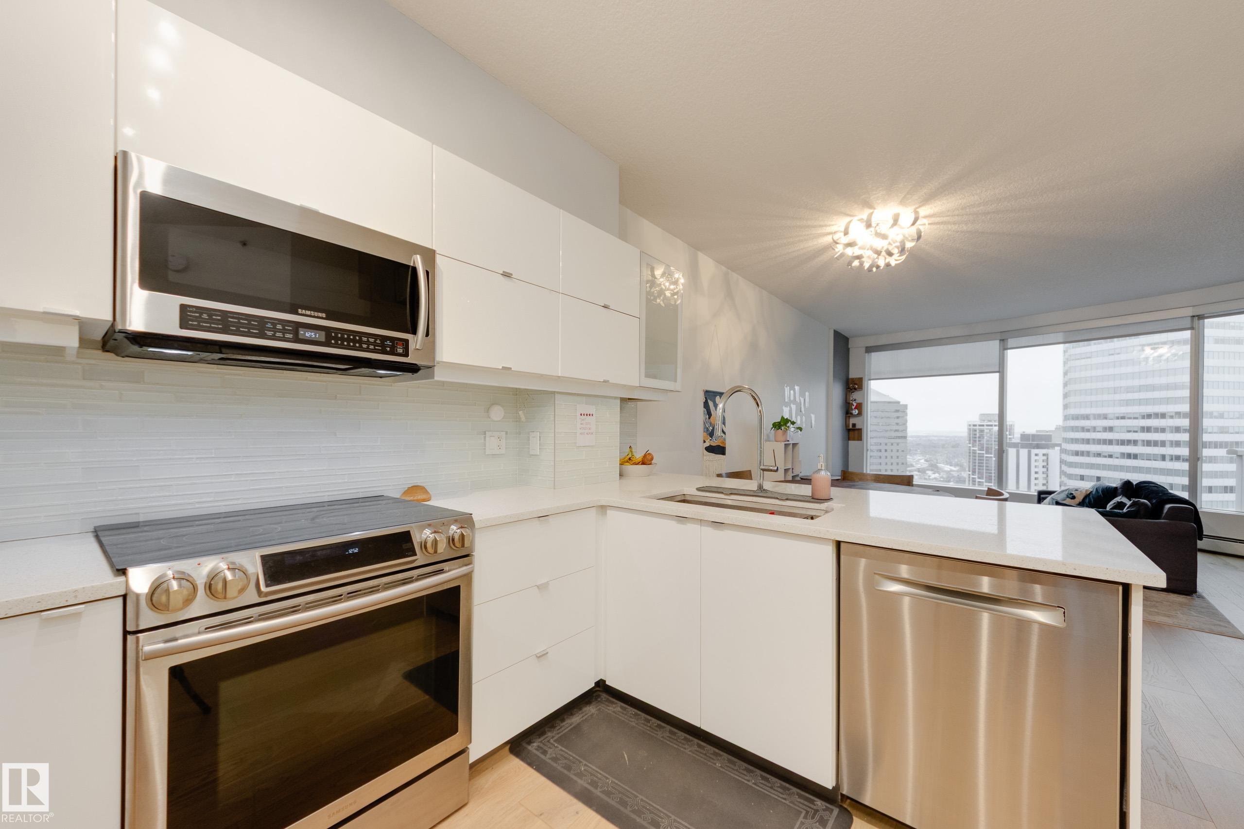 Photo 8 at 2004 - 10152 104 Street NW, Downtown, Edmonton