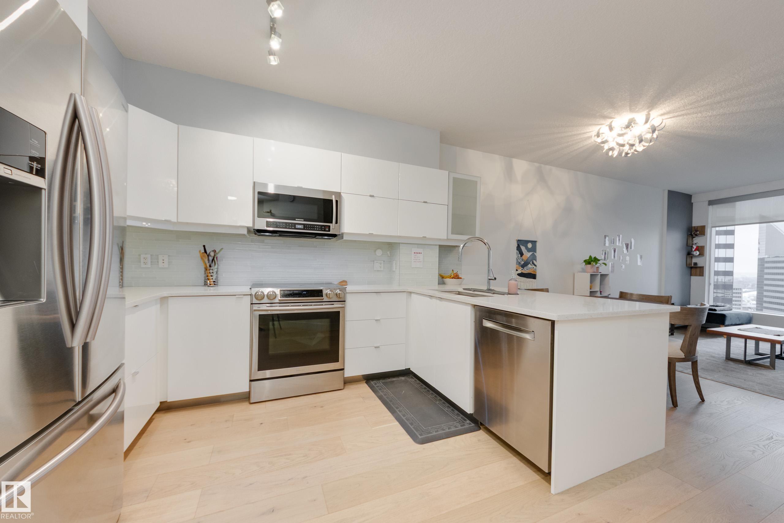 Photo 9 at 2004 - 10152 104 Street NW, Downtown, Edmonton