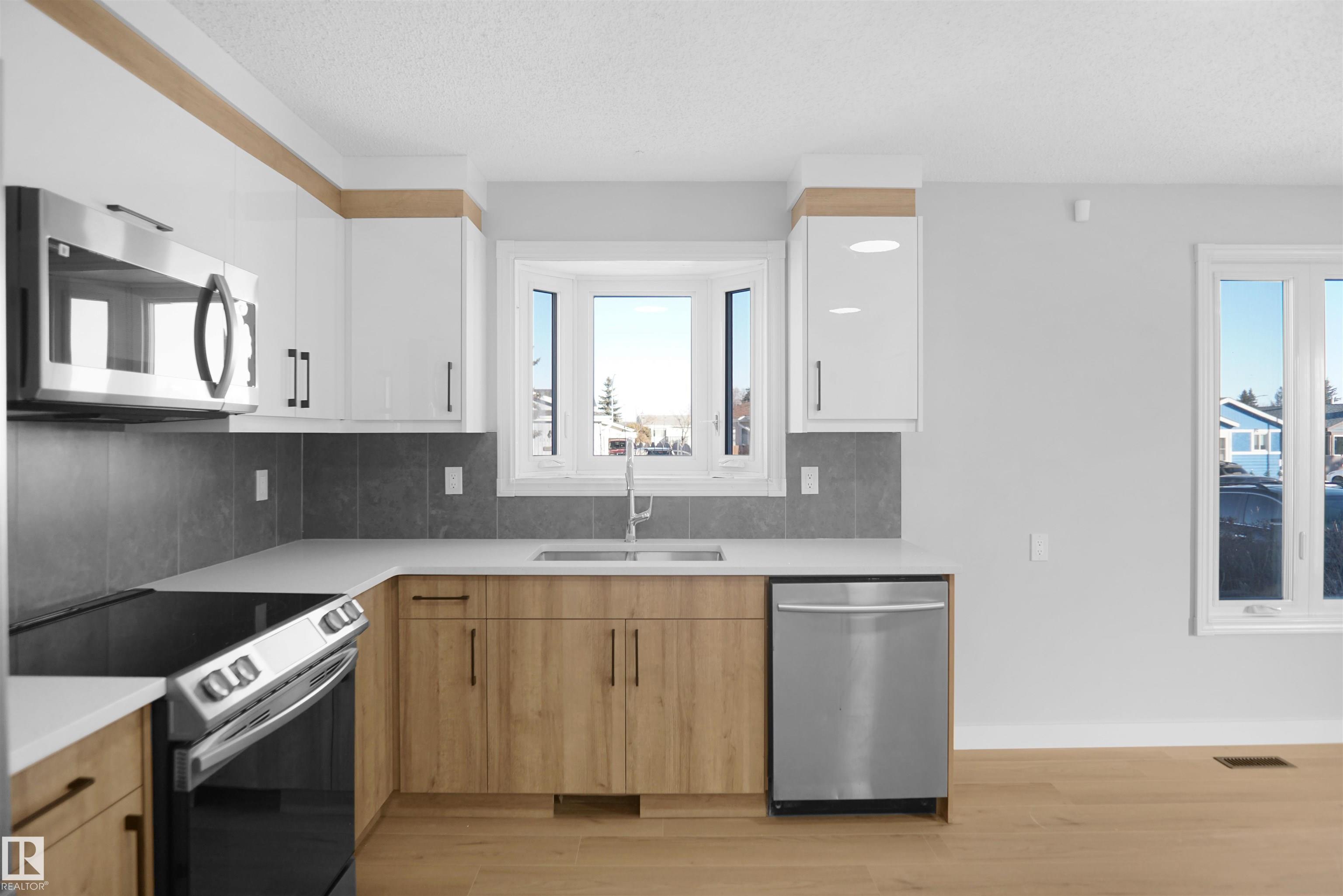 Photo 6 at 3312 44a Street NW, Weinlos, Edmonton