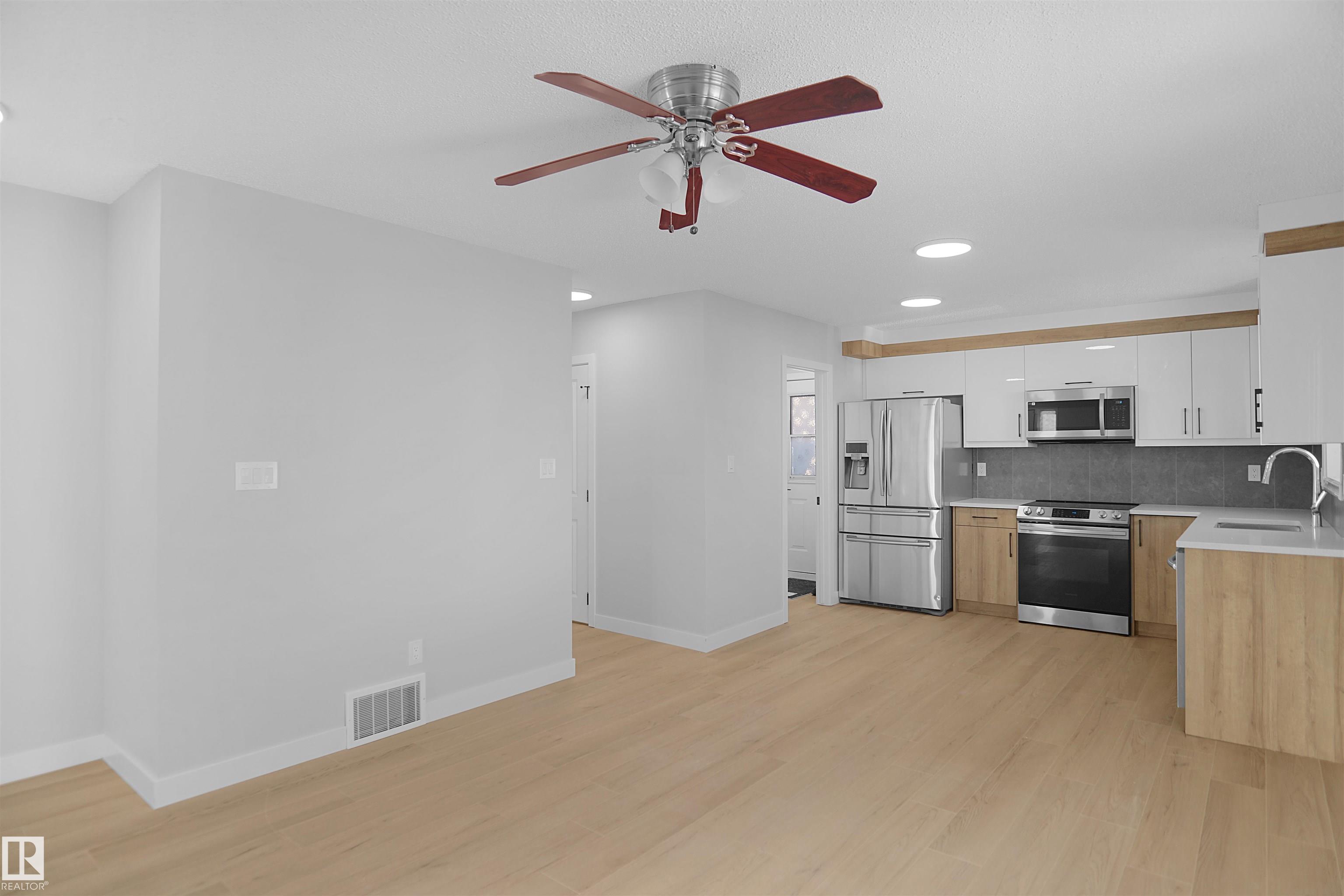 Photo 10 at 3312 44a Street NW, Weinlos, Edmonton