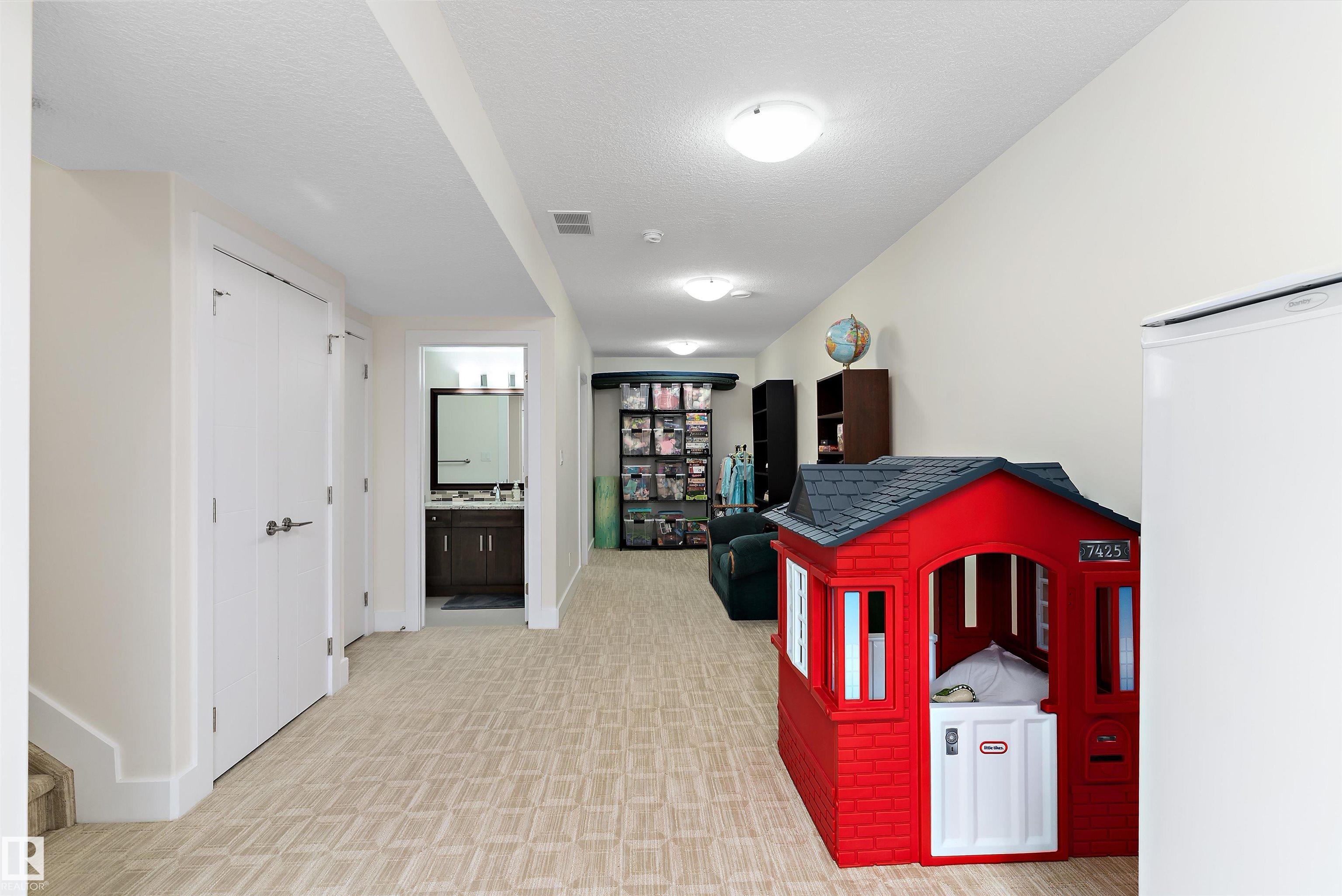 Photo 34 at 8148 77 Avenue NW, King Edward Park, Edmonton