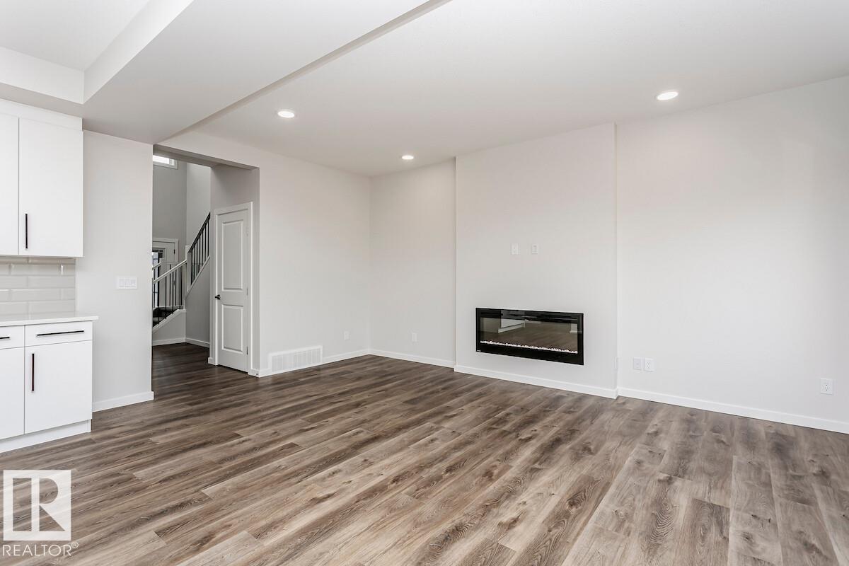 Photo 9 at 7624 Kimiwan Crescent SW, Keswick, Edmonton