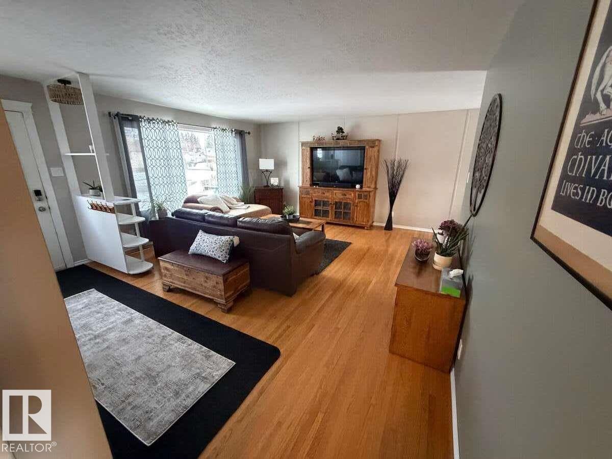 9906 102 Street, Morinville