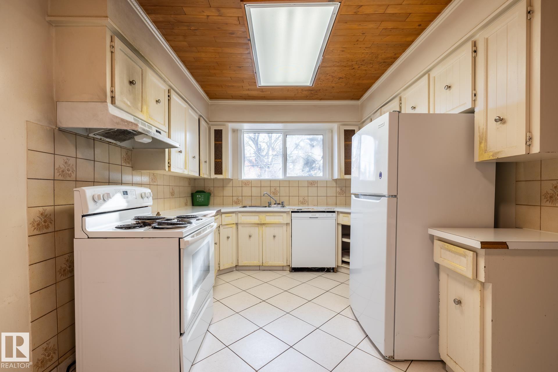 Photo 37 at 11819 87 Avenue NW, Windsor Park, Edmonton