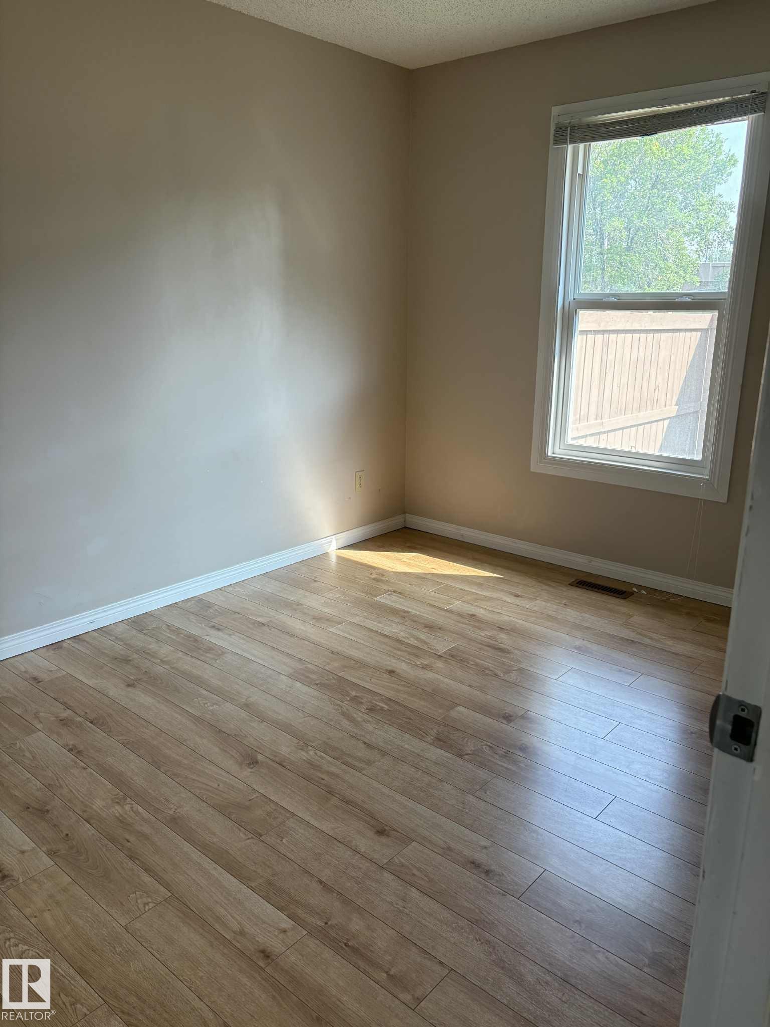 Photo 8 at 10405 24 Avenue NW, Ermineskin, Edmonton