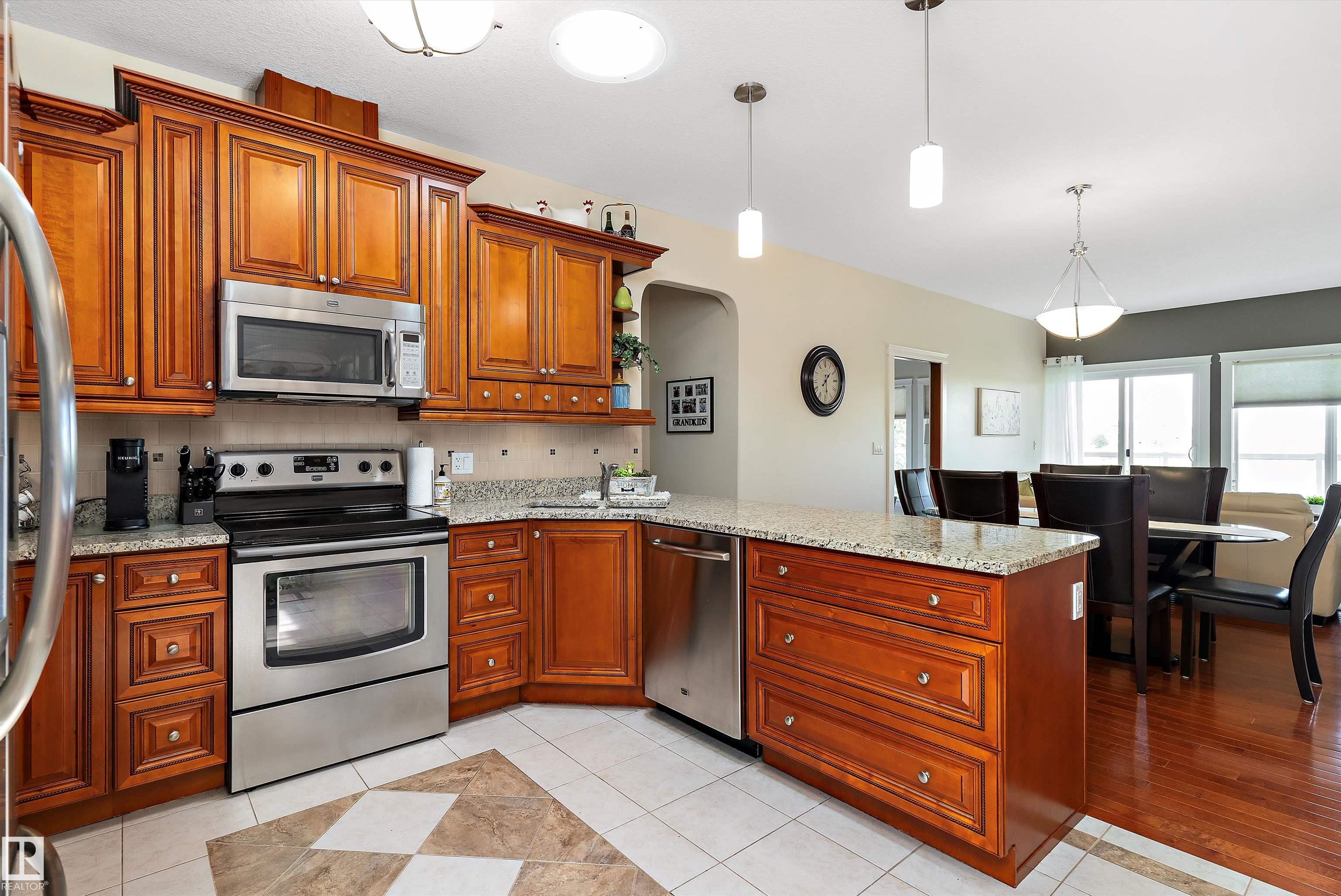 Photo 6 at 10 - 10500 103 Avenue, Morinville