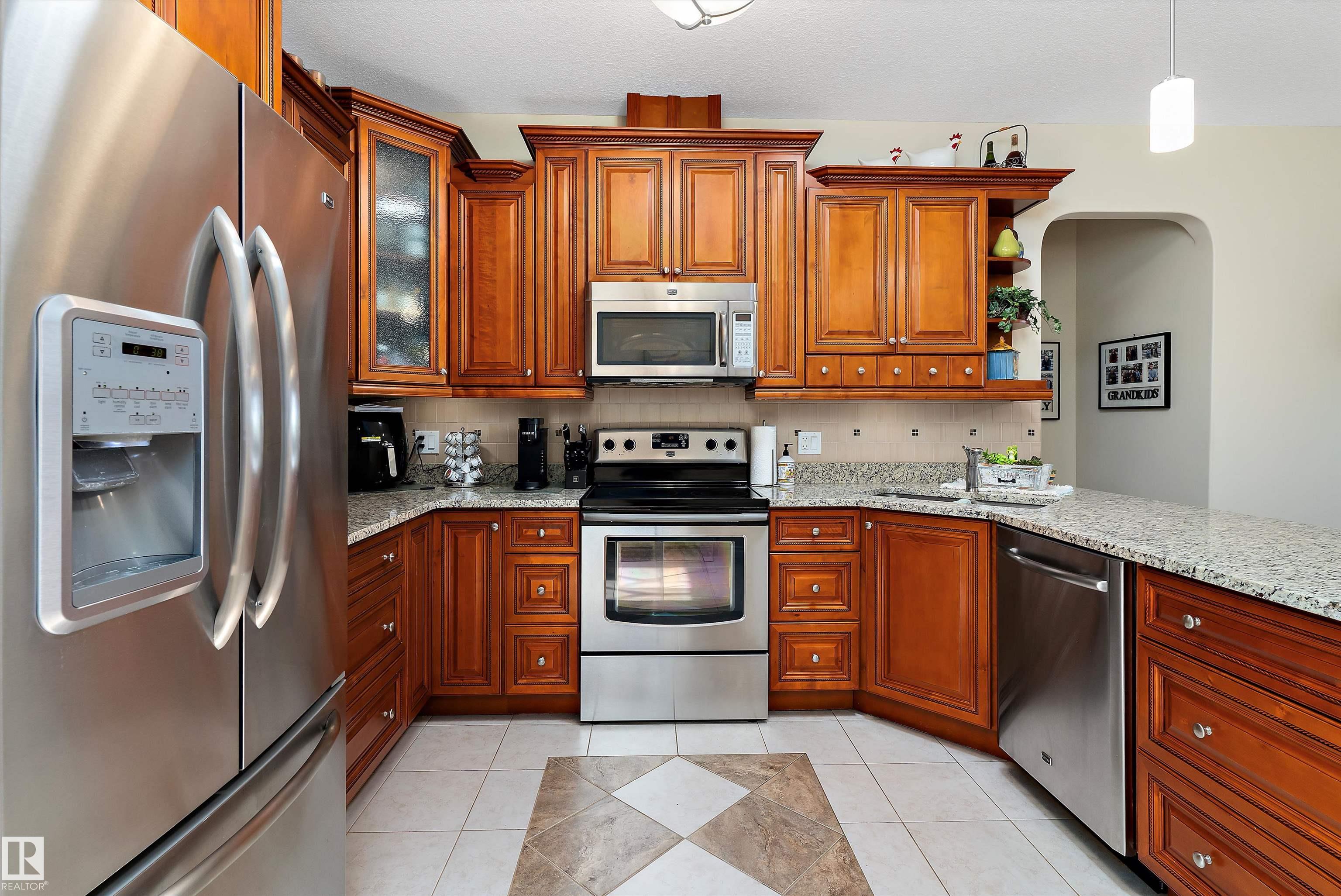 Photo 7 at 10 - 10500 103 Avenue, Morinville