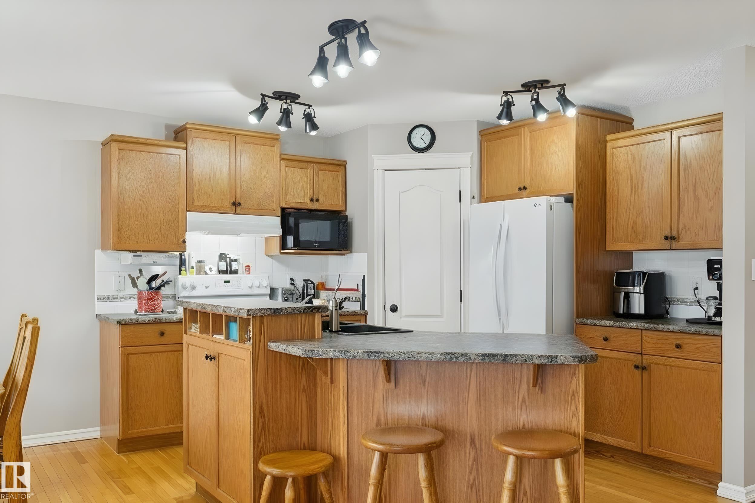 Picture for 8761 5 AV SW