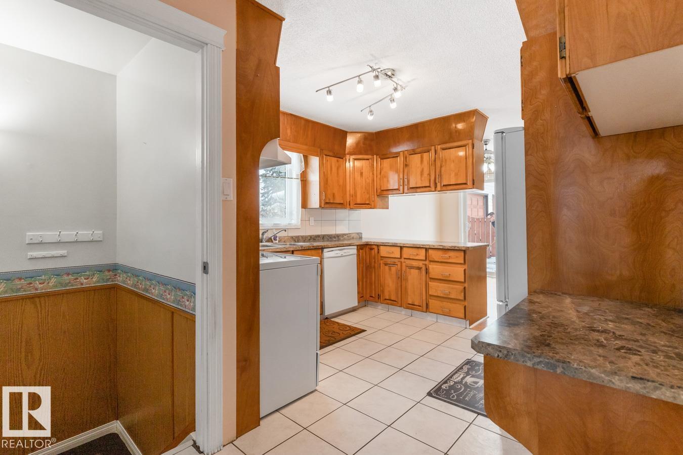 Picture for 5632 140A AV NW