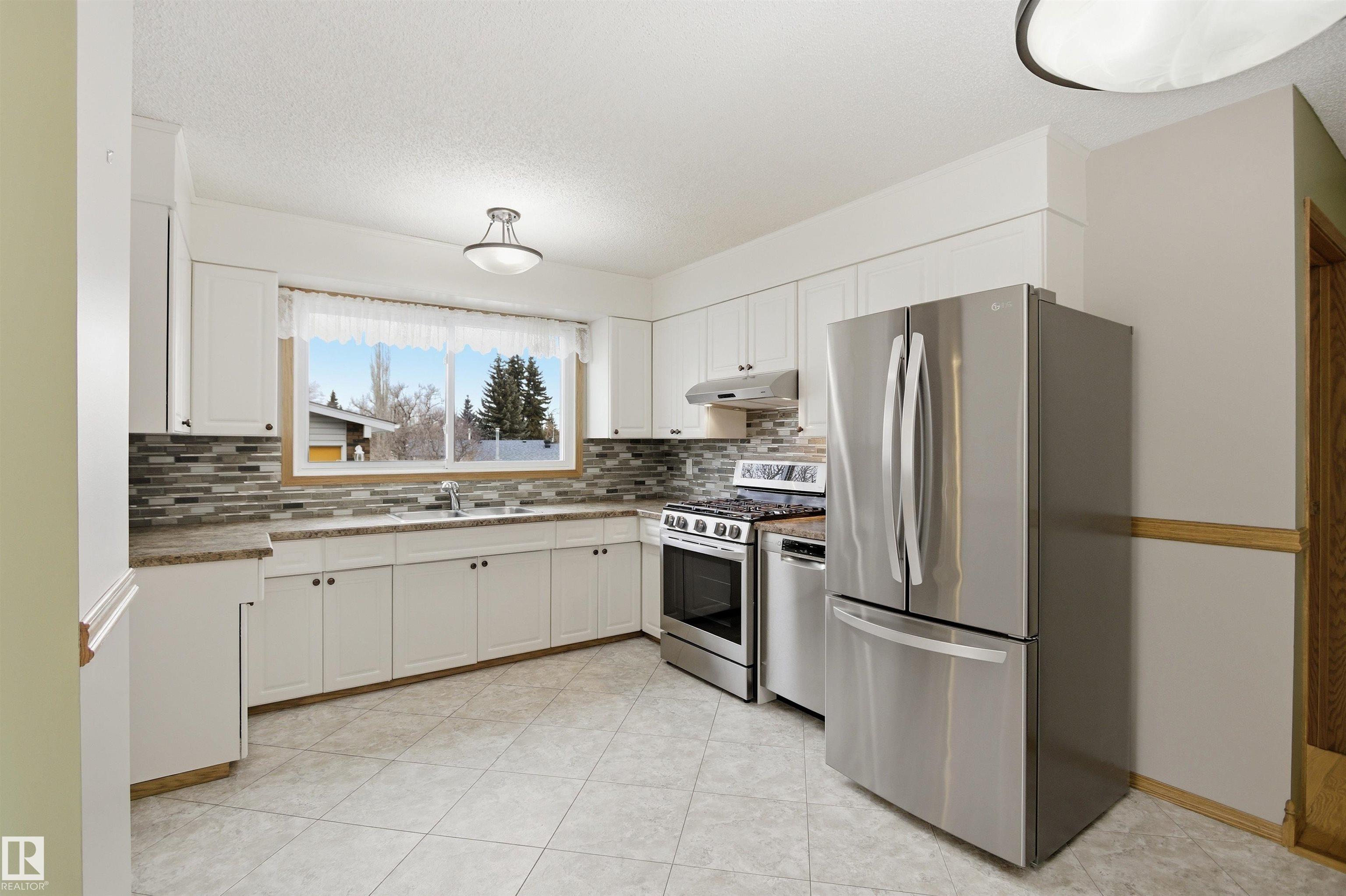 Photo 12 at 24 Penguin Crescent, Brentwood, Sherwood Park