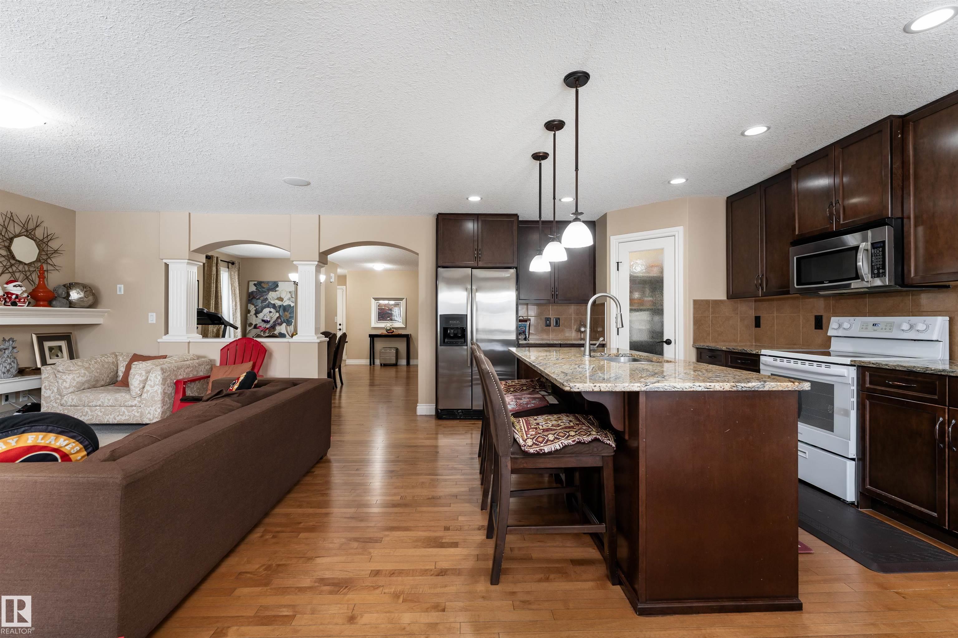 729 37a Avenue NW, Maple Crest, Edmonton