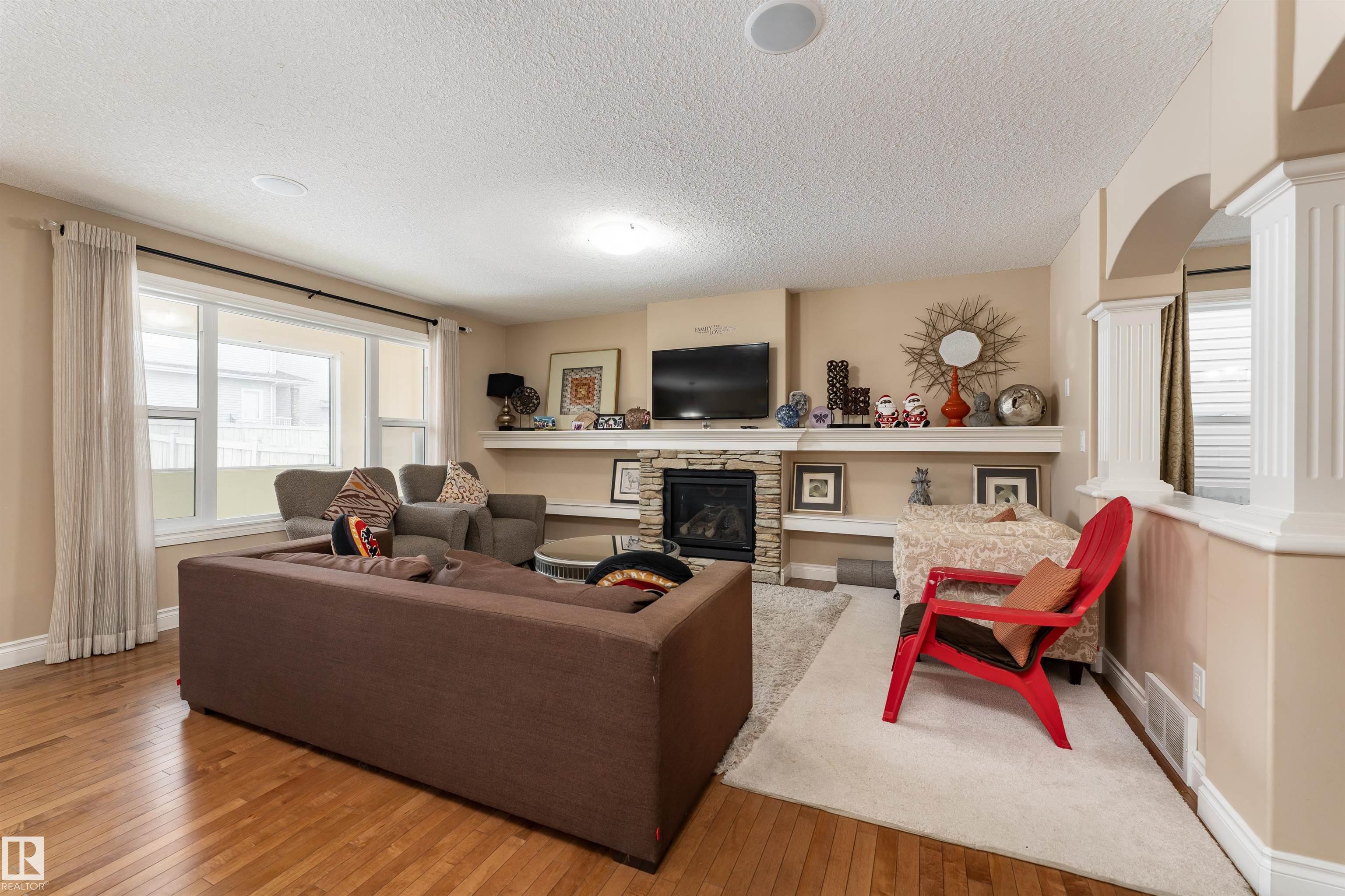 Photo 12 at 729 37a Avenue NW, Maple Crest, Edmonton