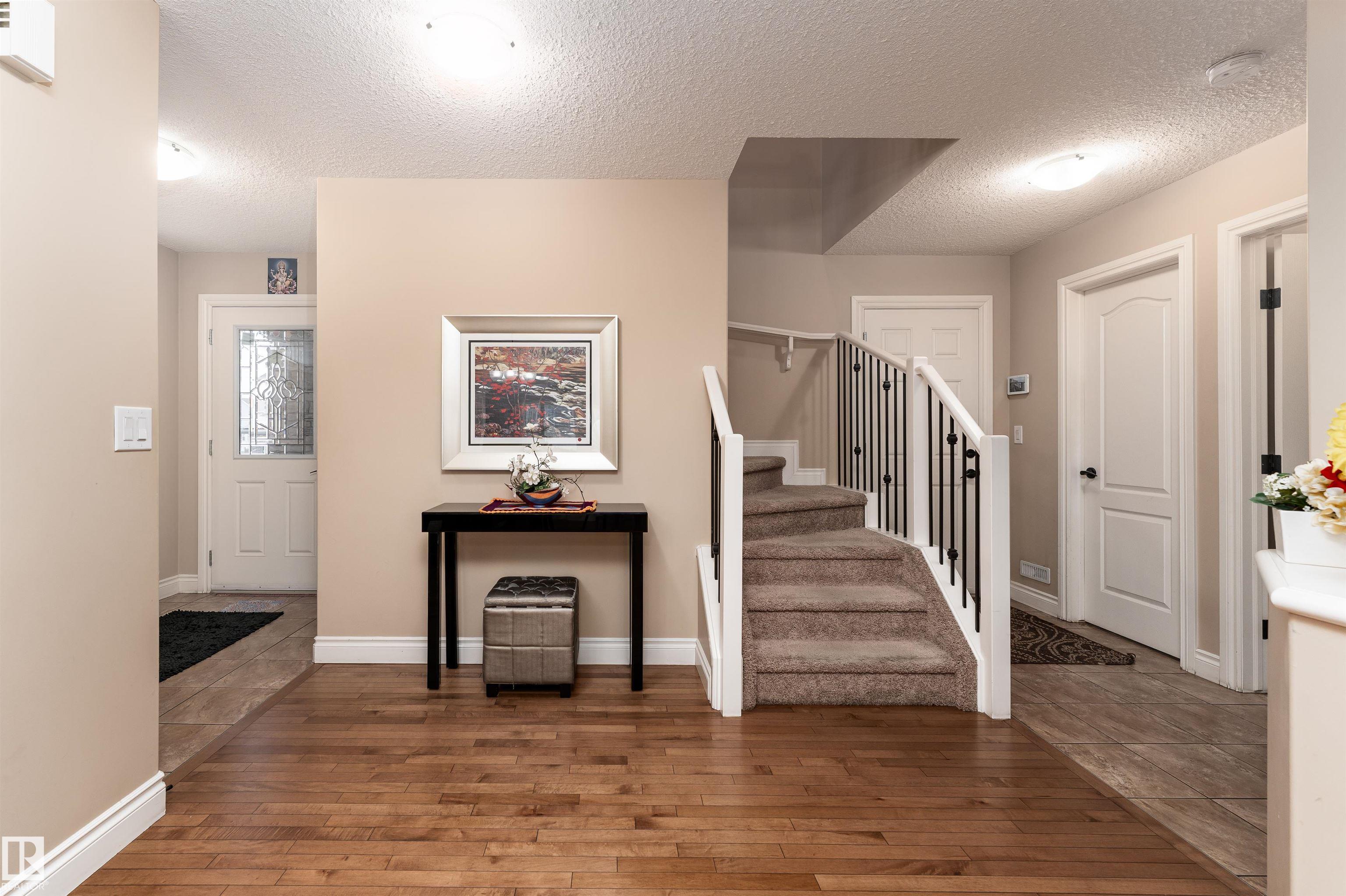 Photo 14 at 729 37a Avenue NW, Maple Crest, Edmonton