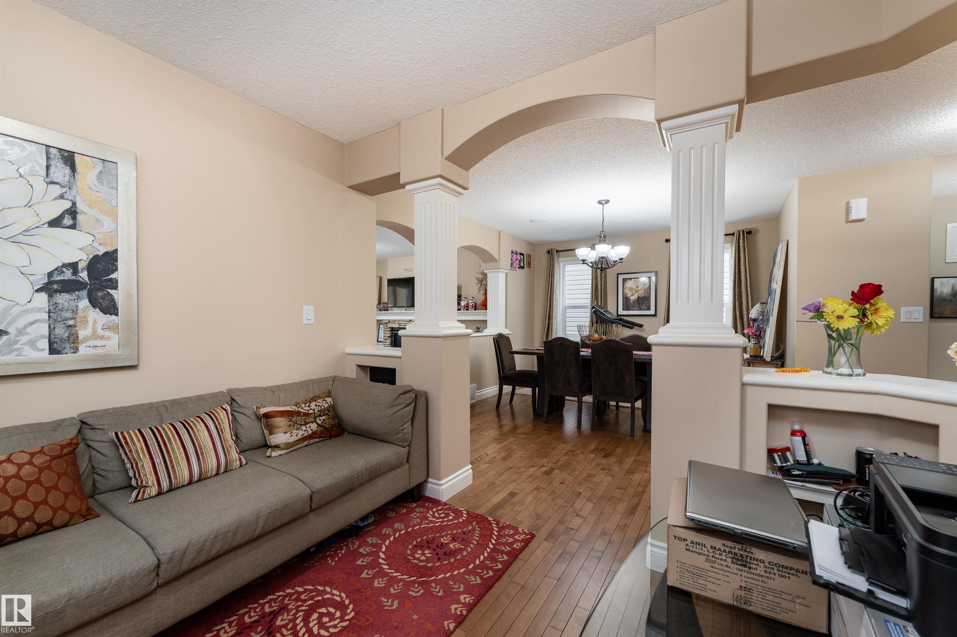 Photo 16 at 729 37a Avenue NW, Maple Crest, Edmonton