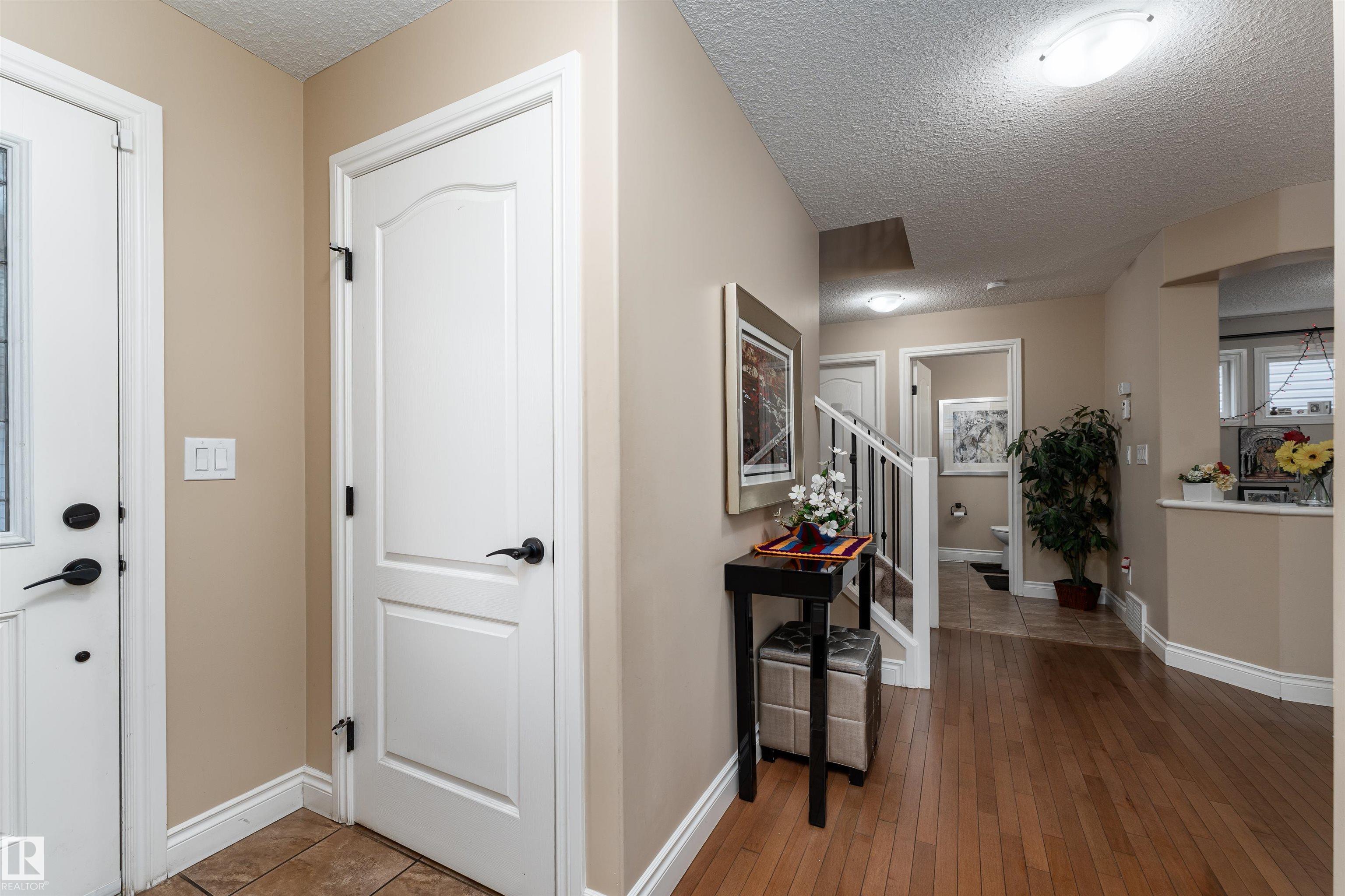 Photo 17 at 729 37a Avenue NW, Maple Crest, Edmonton