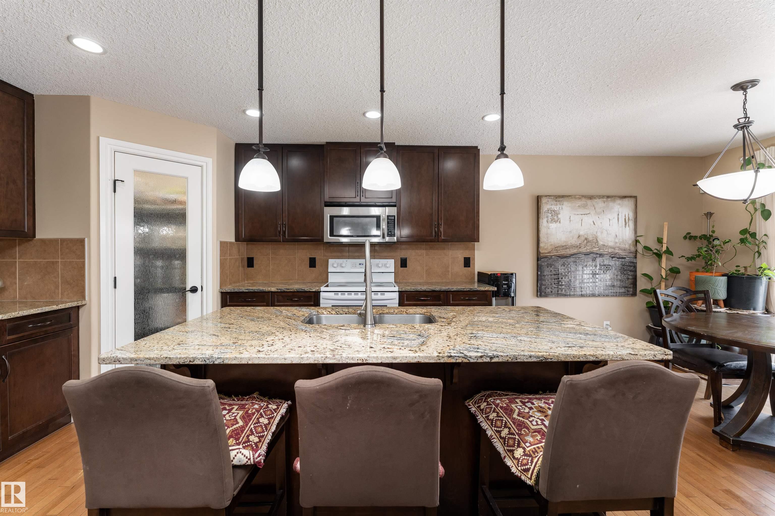 729 37a Avenue NW, Maple Crest, Edmonton