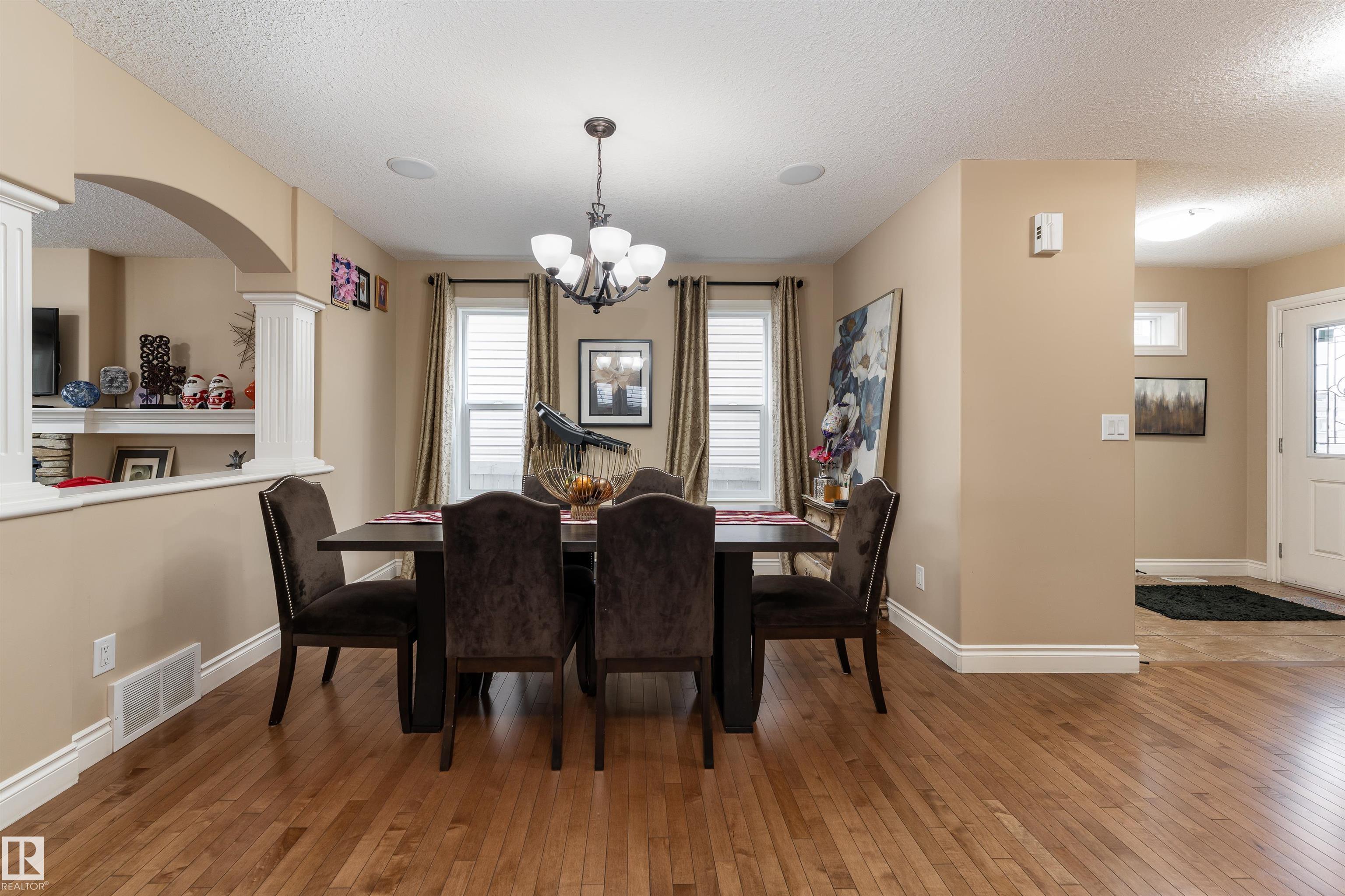 Photo 8 at 729 37a Avenue NW, Maple Crest, Edmonton