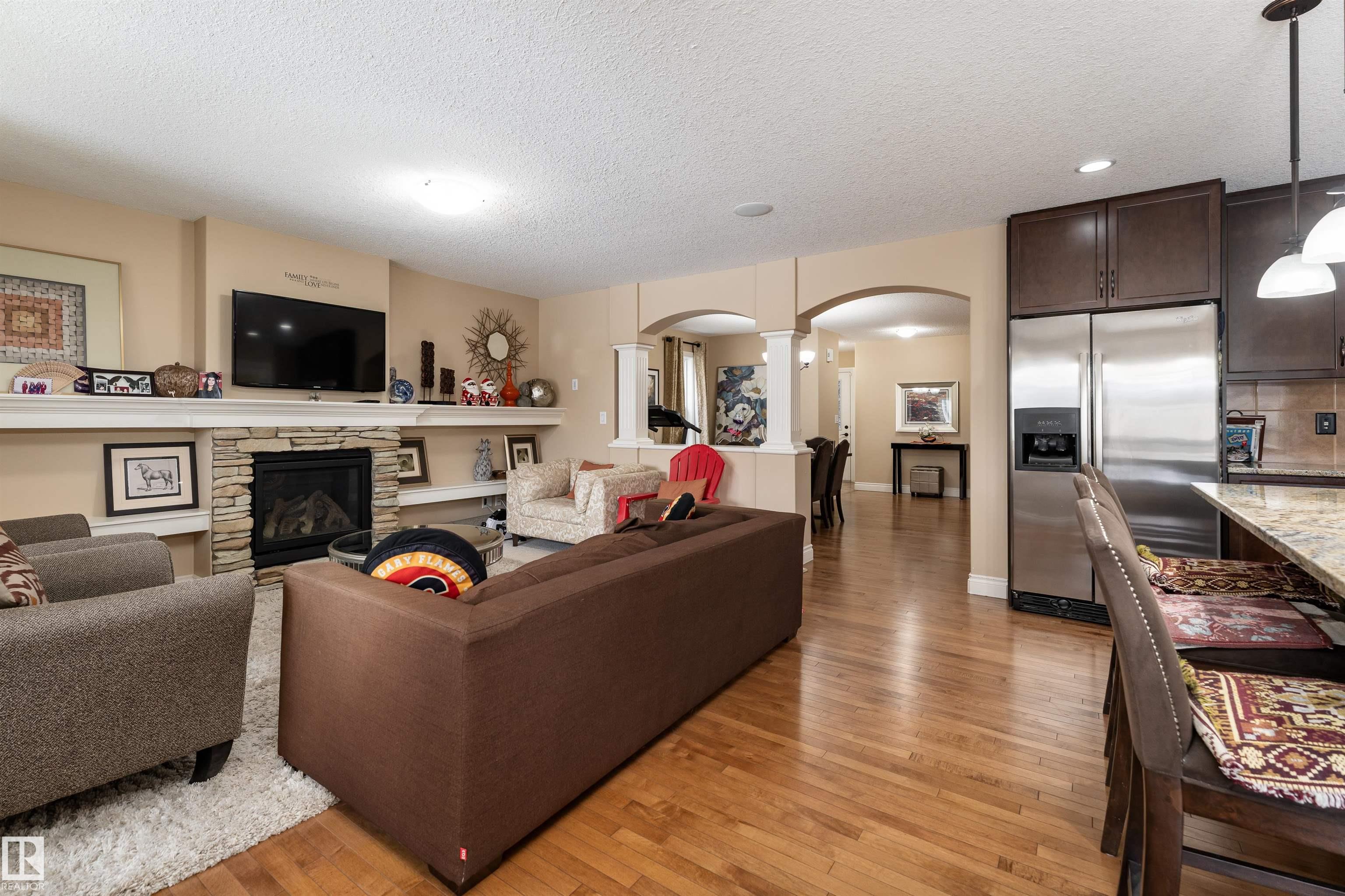 Photo 10 at 729 37a Avenue NW, Maple Crest, Edmonton
