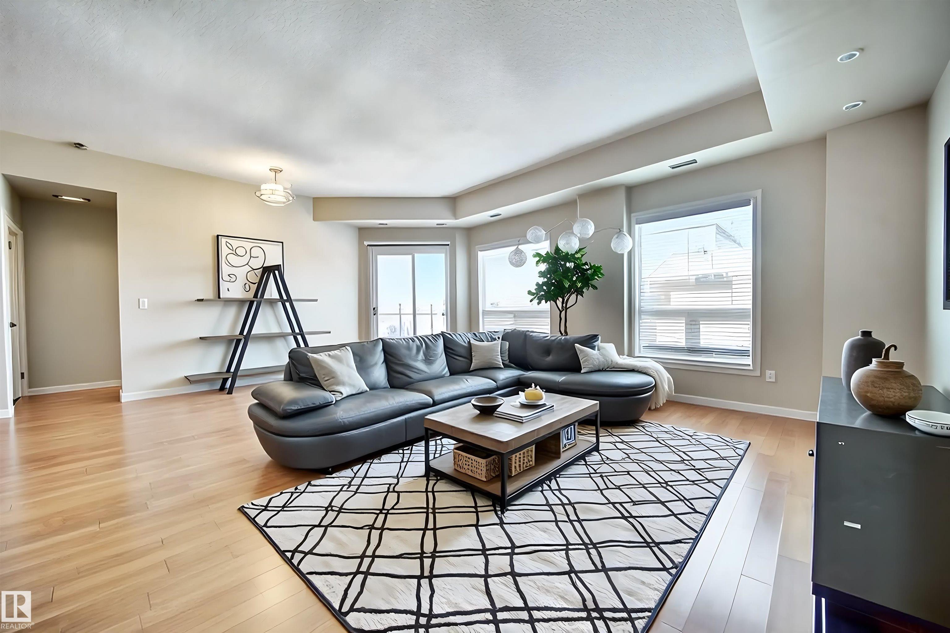 #1206 9819 104 ST NW 3